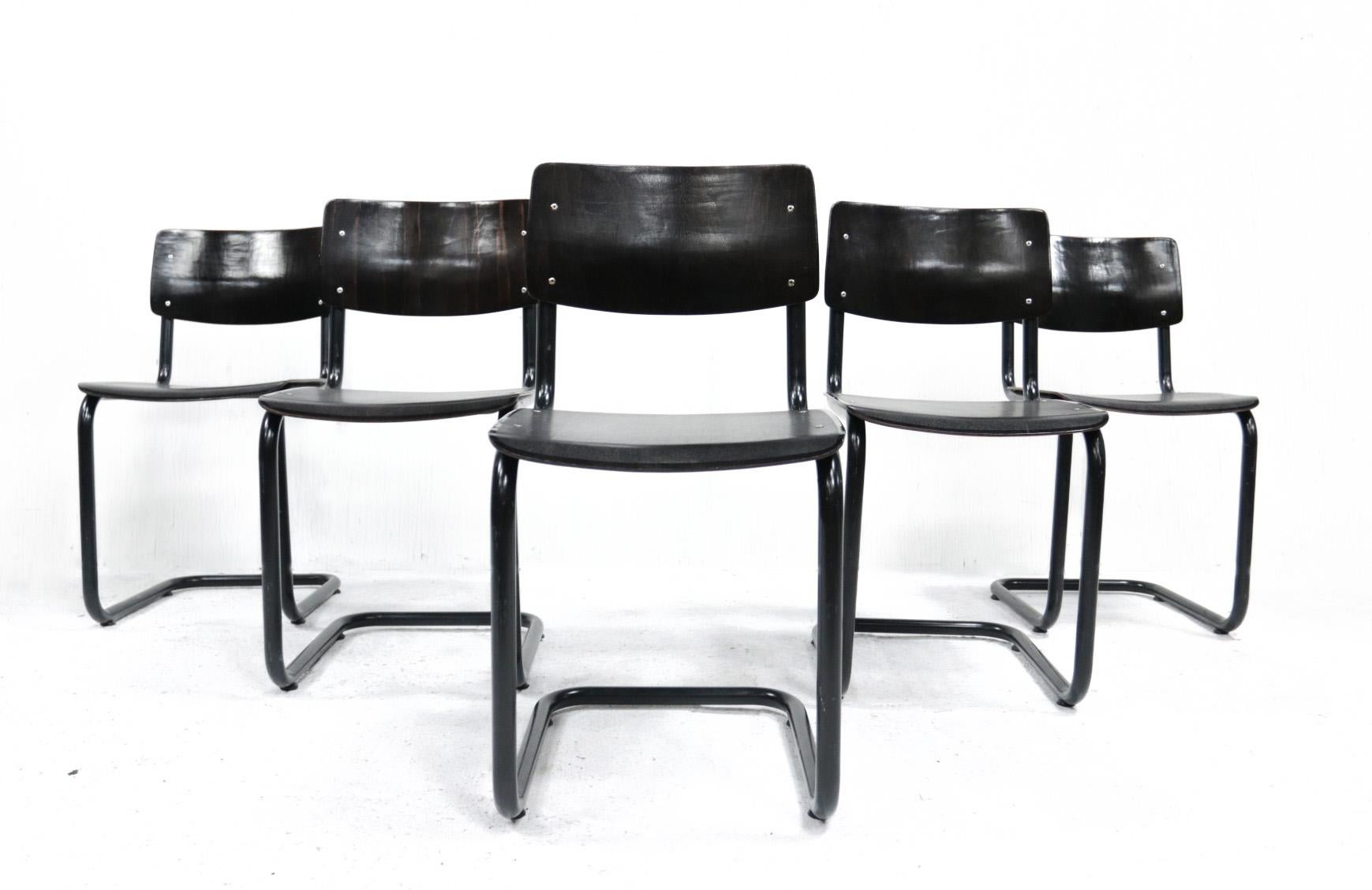 Dutch Design midcentury Marcel Breuer style dining chairs 1970 made by Ahrend.
The seat and back are made of deep dark brown (almost black) Pagholz and the metal frame has a black coating. The chairs have been very well preserved.

Dimensions: 42