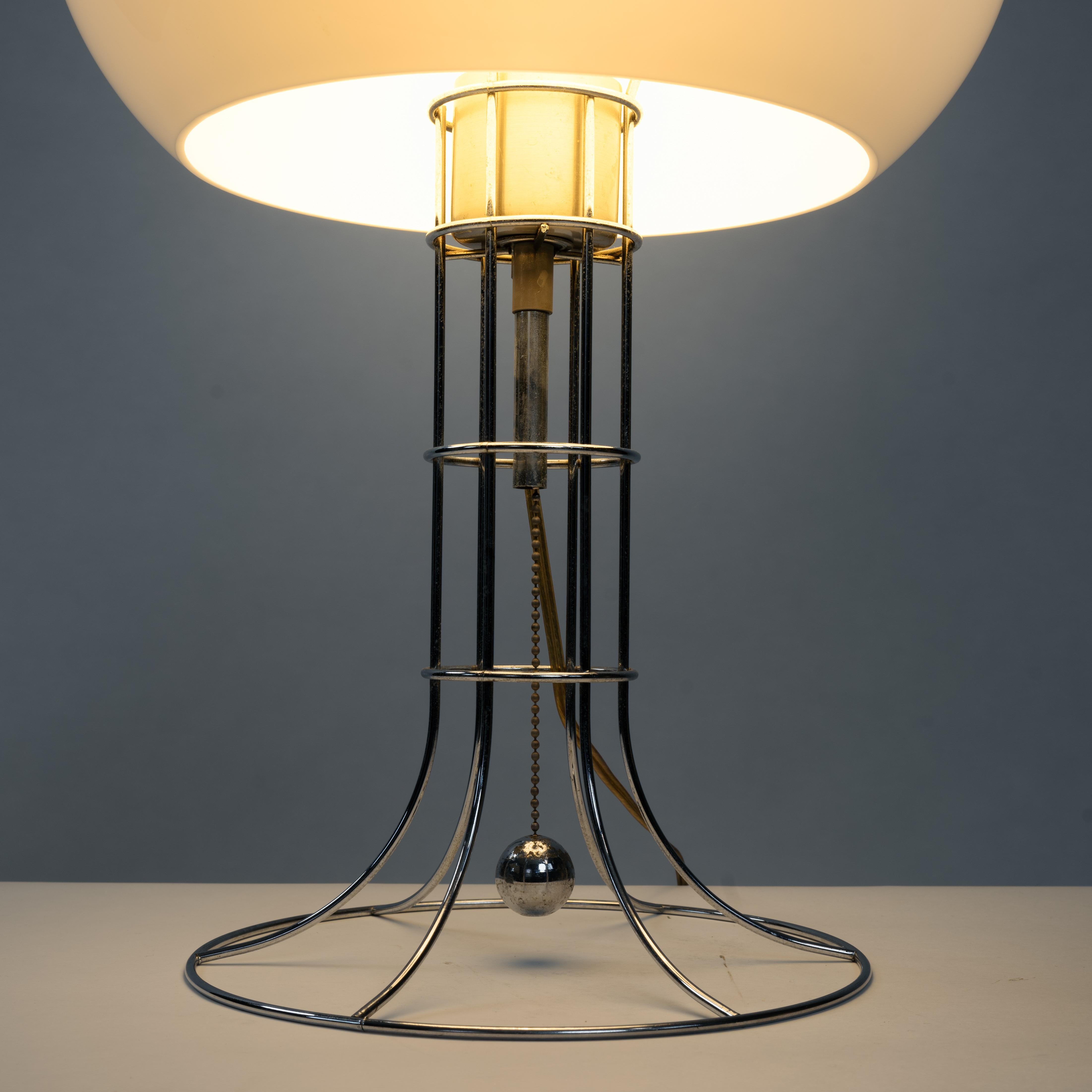 Mushroom-Lampe mit weißem Acrylschirm, niederländisches Design, 1970er Jahre (Moderne der Mitte des Jahrhunderts) im Angebot