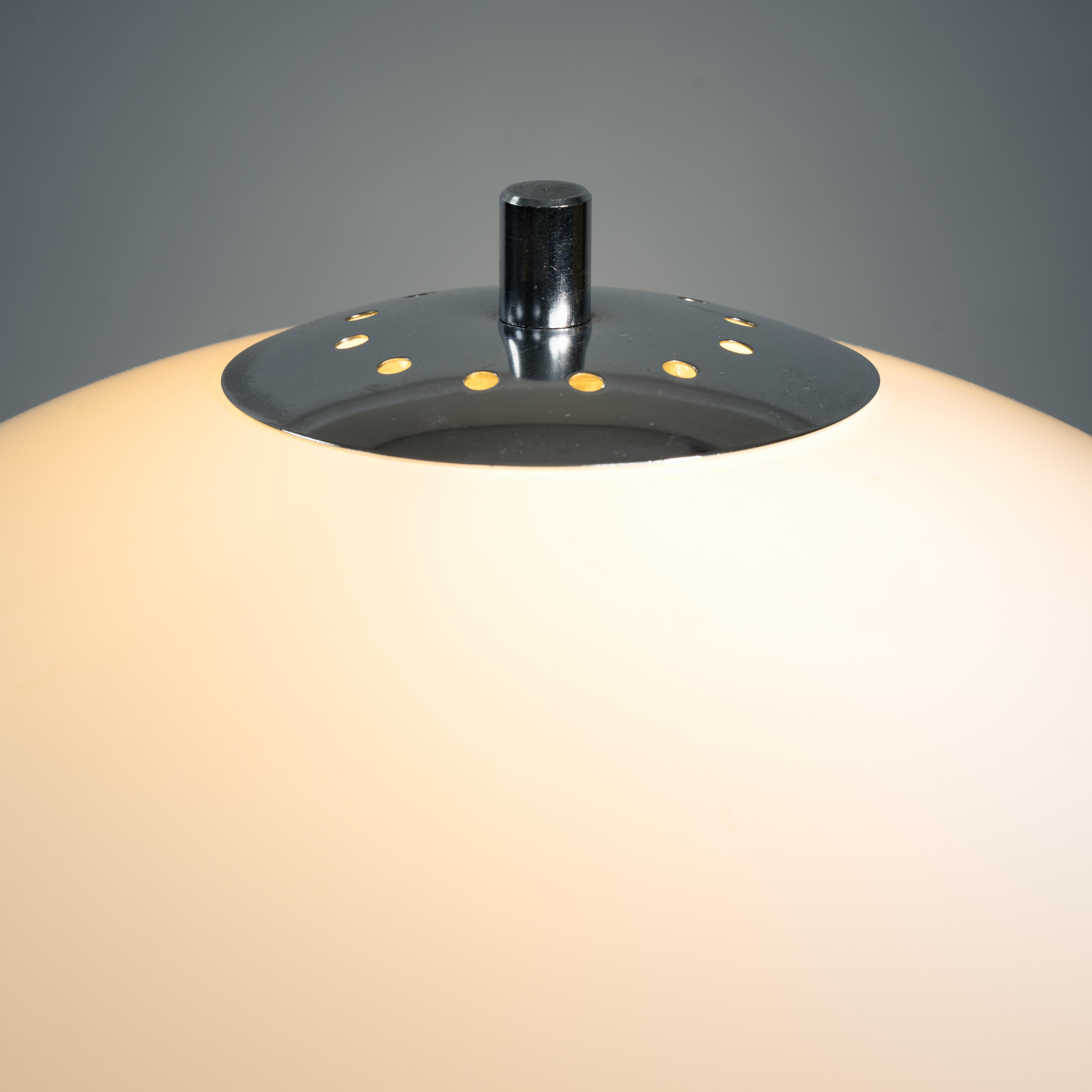 Mushroom-Lampe mit weißem Acrylschirm, niederländisches Design, 1970er Jahre (Ende des 20. Jahrhunderts) im Angebot