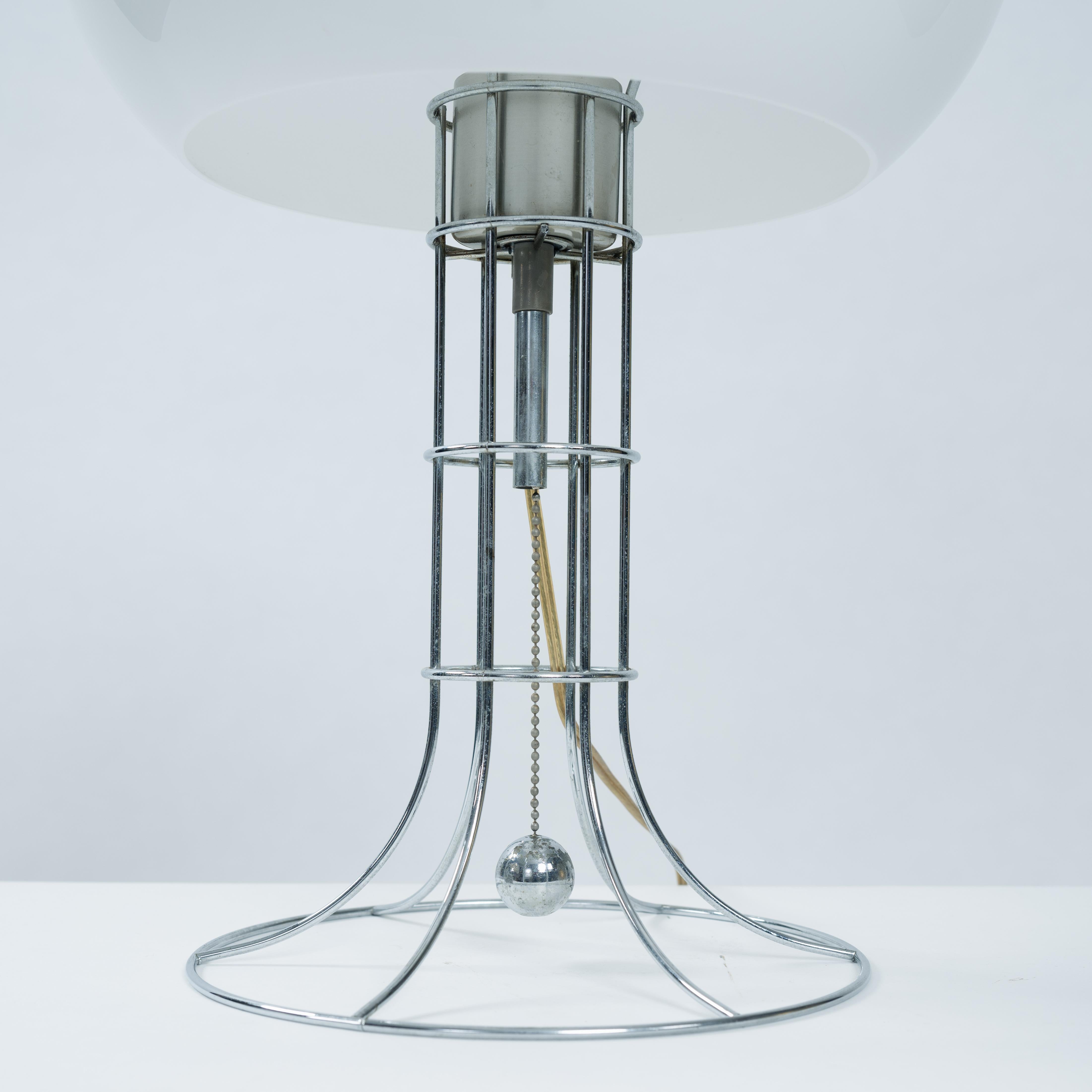 Mushroom-Lampe mit weißem Acrylschirm, niederländisches Design, 1970er Jahre (Metall) im Angebot