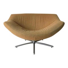 Sedia girevole gialla di design olandese, modello Gigi di Gerard Van Den Berg, anni '90
