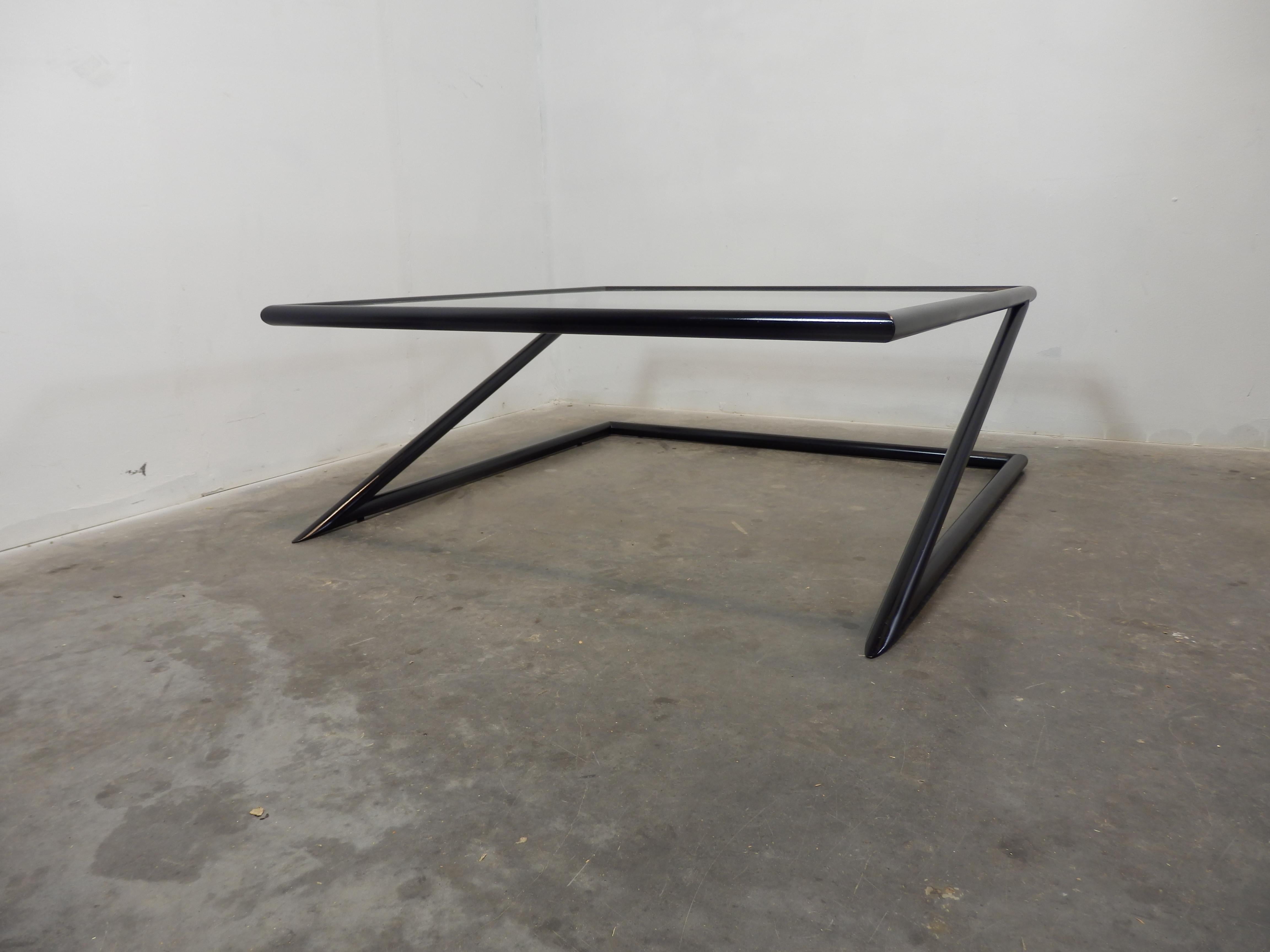 Dutch Design 'Z' Coffee Table by Harvink, 1980s In Good Condition For Sale In MIJDRECHT, NL