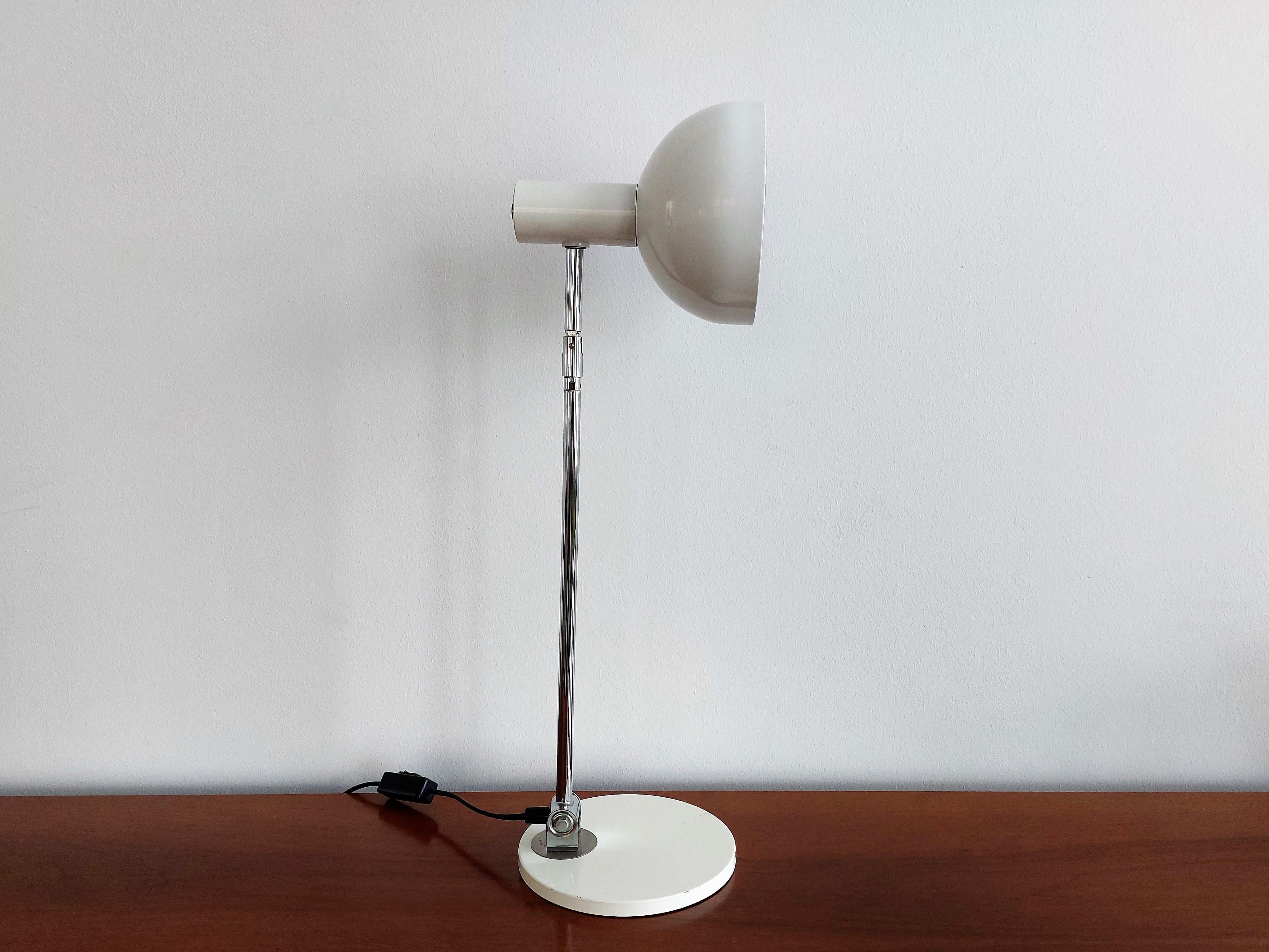 Mid-Century Modern Dutch Designed White Metal and Chrome Table or Desk Lamp, 1960's For Sale