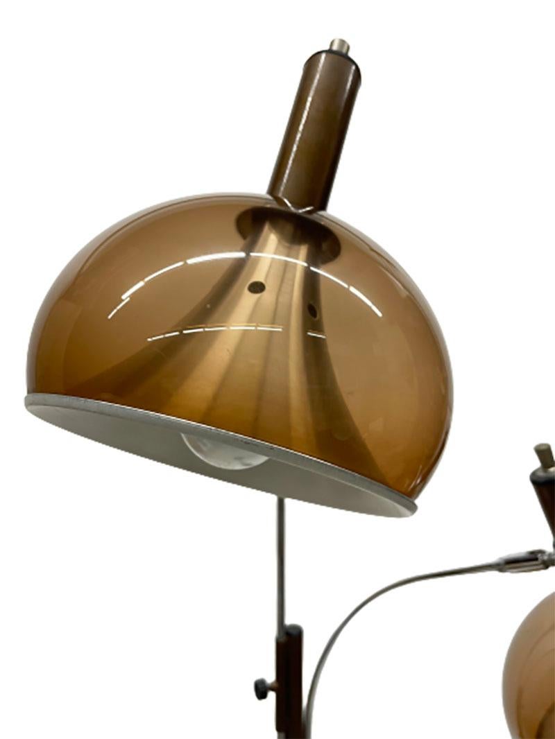 Dutch Dijkstra chrome and brown 2-arm globe floor lamp

2-arms Dijkstra globe floor lamp
Height-adjustable metal lamp with rotating aluminum and plastic spherical shade
Dijkstra ca. 1970
The measurements are:
Highest adjustable size is 190 cm
