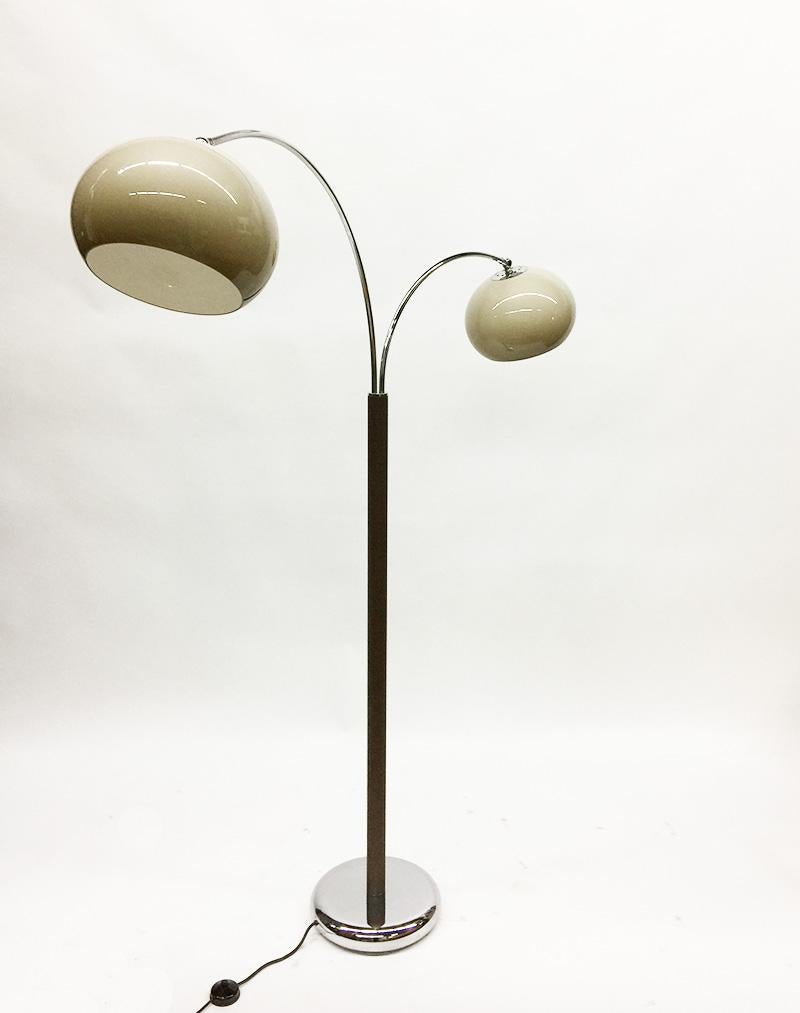 Dutch Dijkstra chrome and brown floor lamp, 1970s

Dijkstra floor lamp with 2 movable chromed arms with acrylic globes

Brown matte with chrome base

The measurements are:

173 cm highest arm high
157 cm the lowest

136 cm wide in total