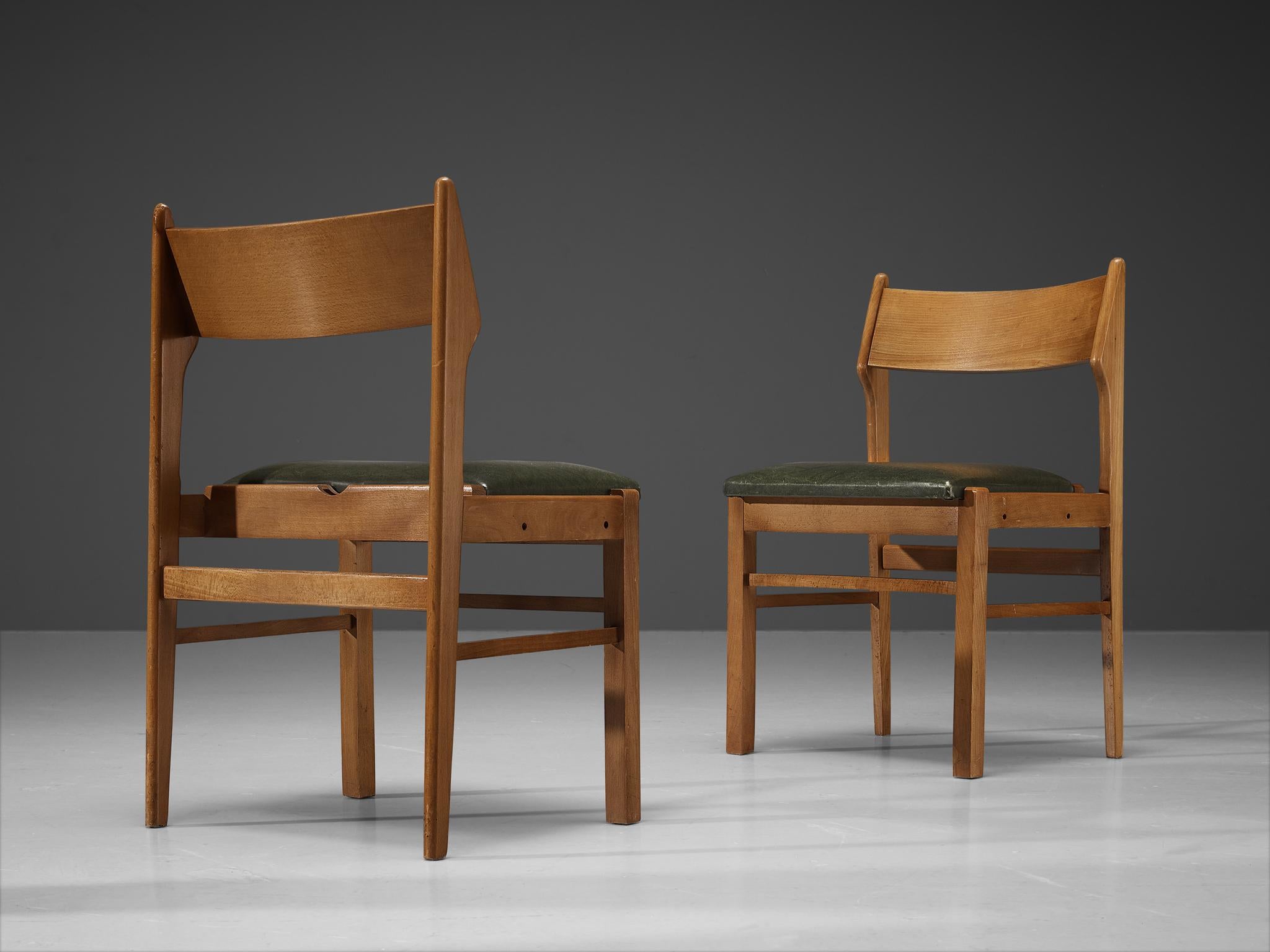 Niederländische Esszimmerstühle aus Holz und grünem Leder  (Kunstleder) im Angebot