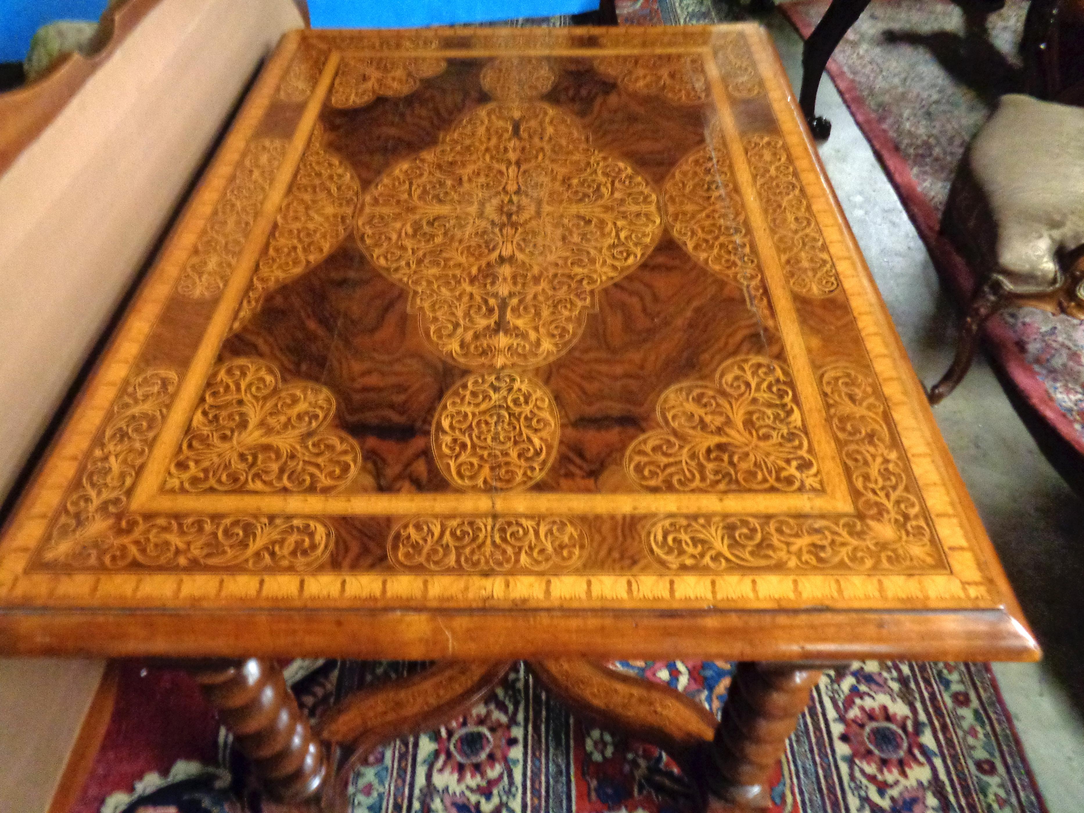 Dutch Double Sided Figured Walnut Occasional Table with Inlaid Seaweed Marquetry In Excellent Condition For Sale In West Hollywood, CA
