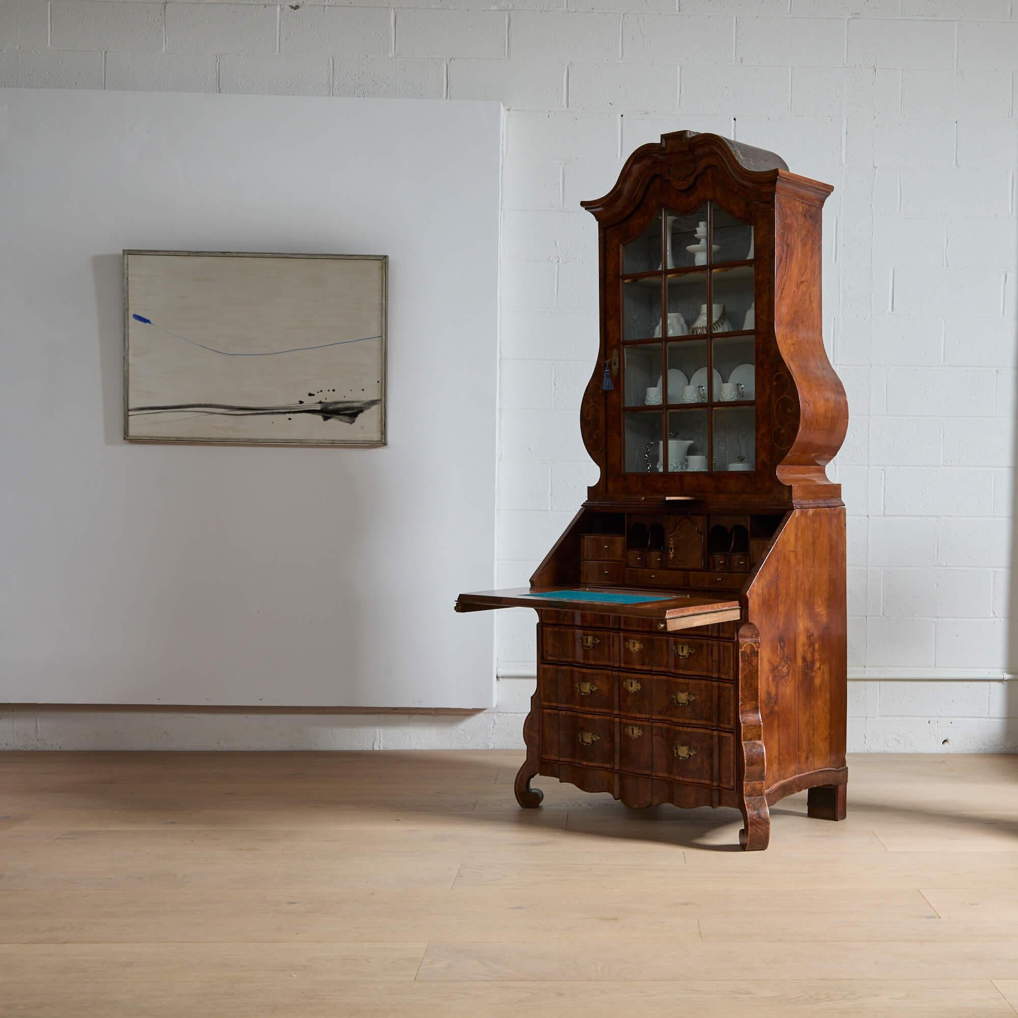 Rococo Cabinet hollandais du début du 18e siècle de style rococo en vente