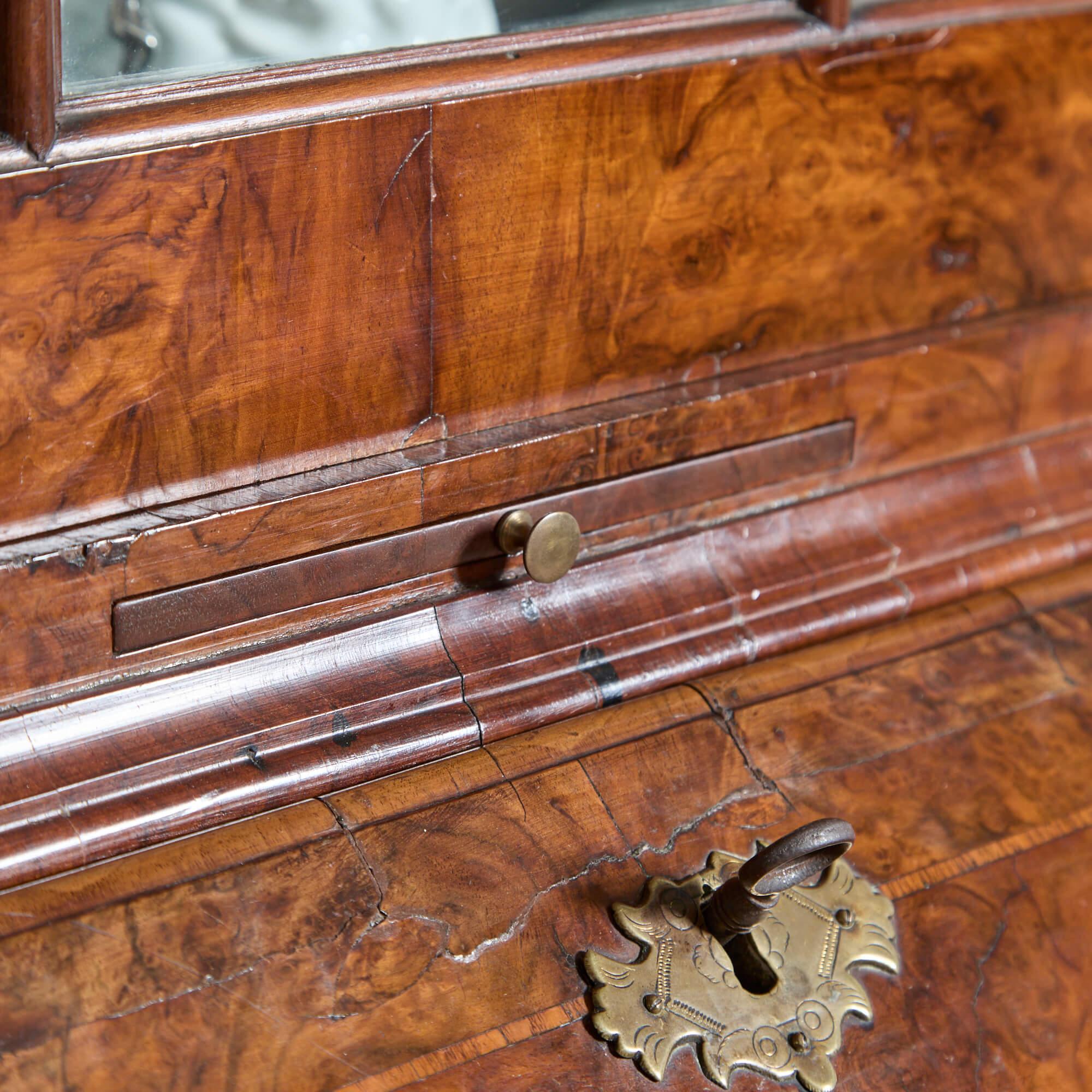 Cabinet hollandais du début du 18e siècle de style rococo Bon état - En vente à Long Island City, NY