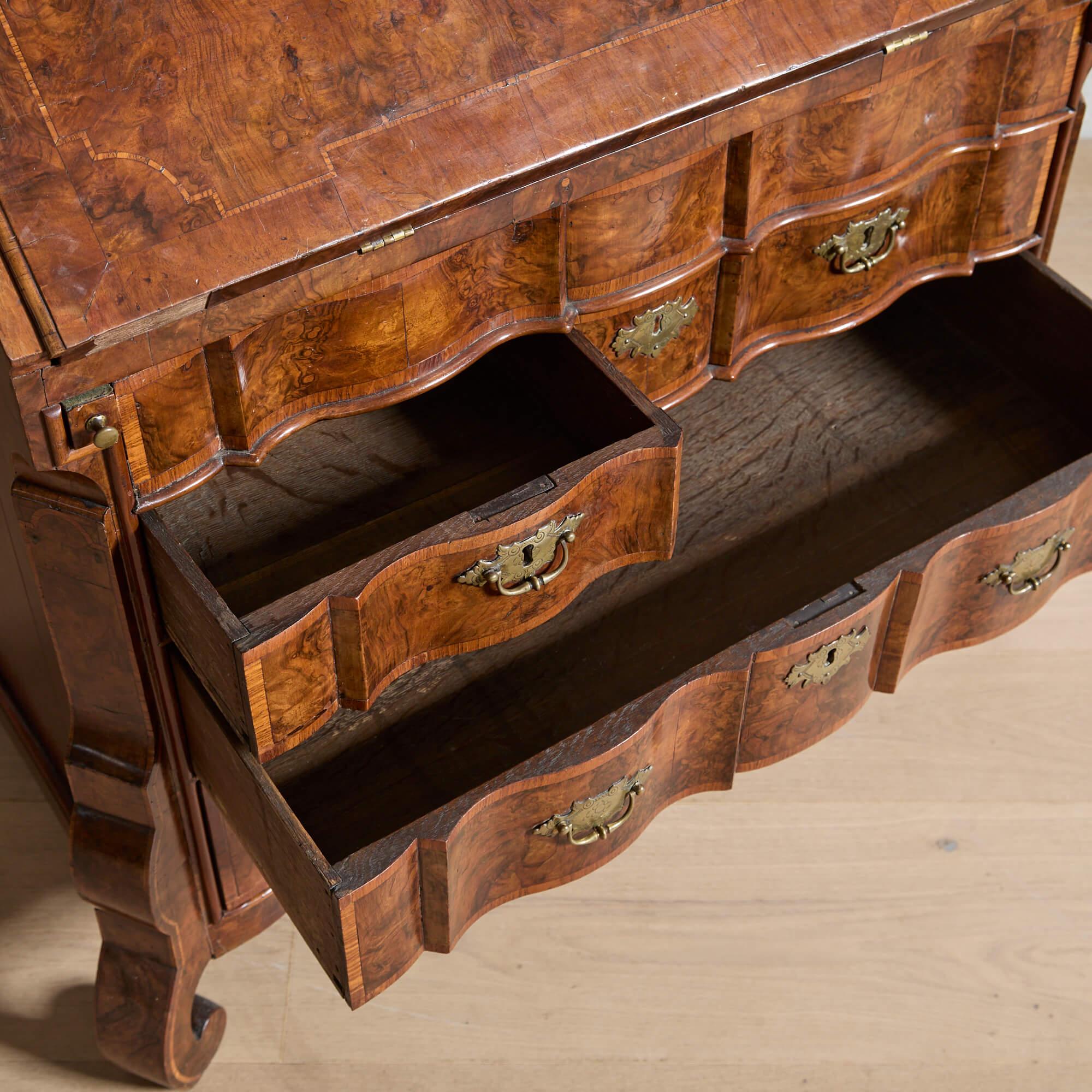 Cabinet hollandais du début du 18e siècle de style rococo en vente 1