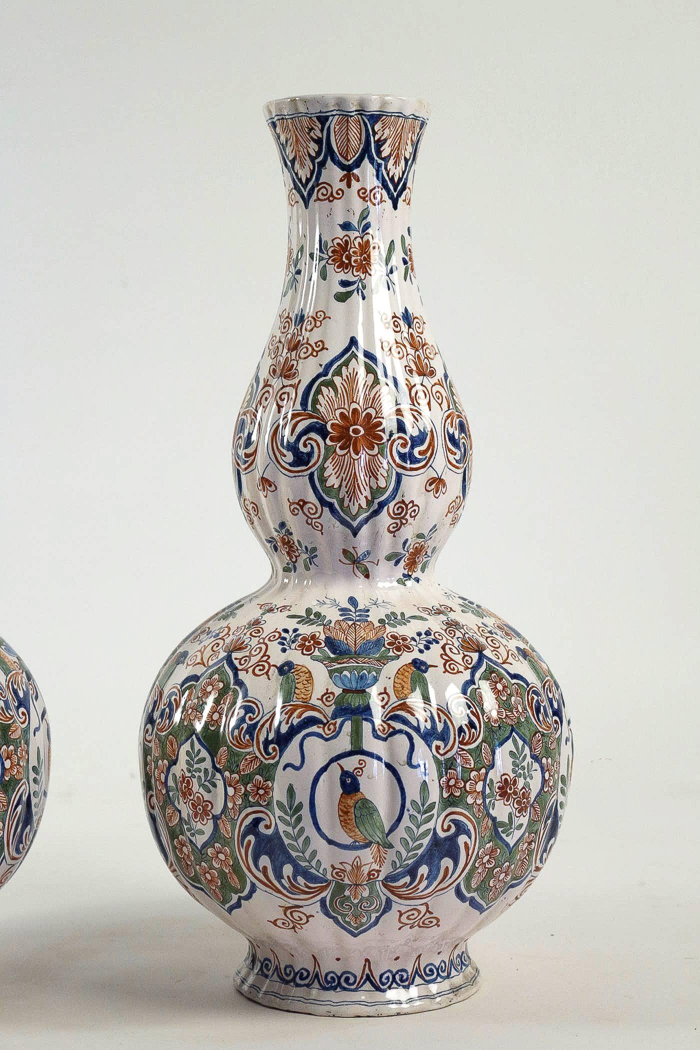 Hand-Painted Dutch Early-18th Century, Polychrome Delft Faience Pair of Gourd-Shaped Vases