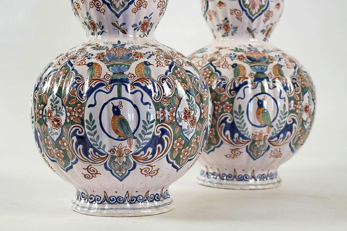 Dutch Early-18th Century, Polychrome Delft Faience Pair of Gourd-Shaped Vases 4