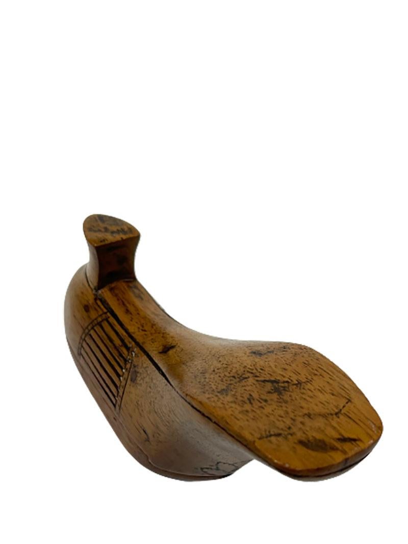 Dutch Early 19th Century Wooden Shoe Shaped Snuff Box For Sale 1