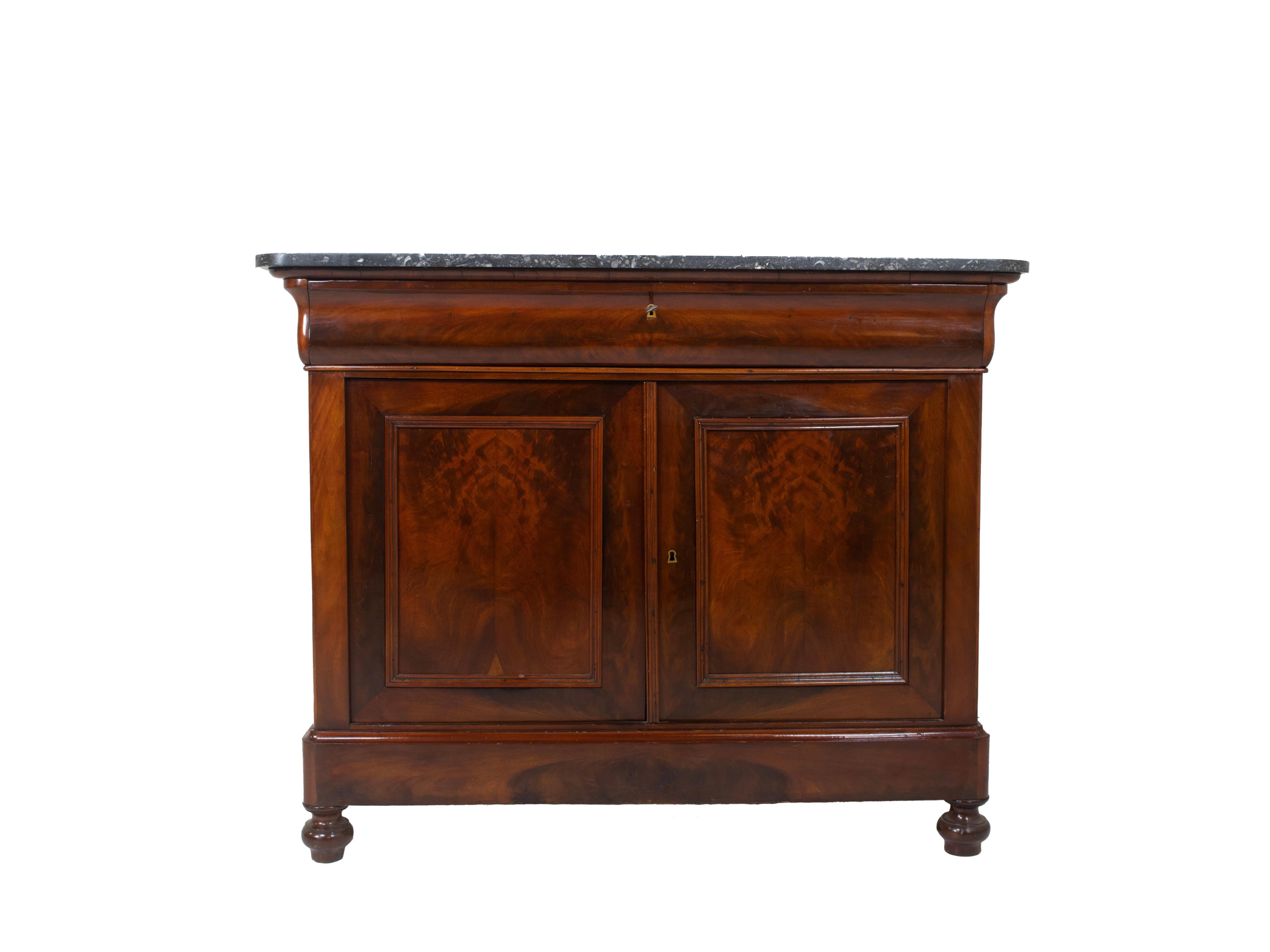 Dutch Early Biedermeier cabinet in mahogany with marble top. In great restored condition. As its Design is sleek, it perfectly fits both a modern and classic interior. The Marble Top makes it quite functional for every day use. The Mahogany wood has