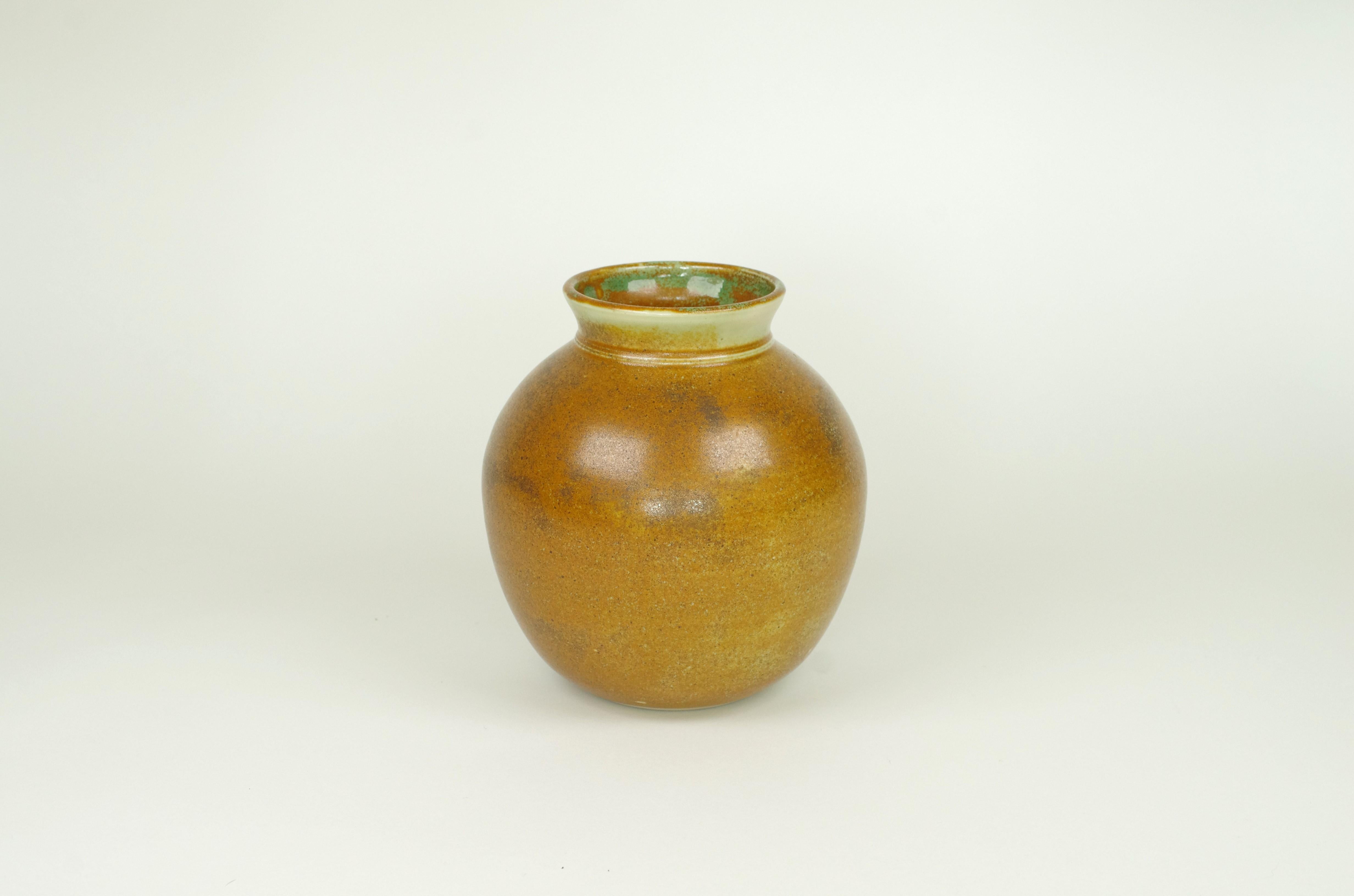 Dutch earthenware vase In Good Condition For Sale In MAASTRICHT, LI
