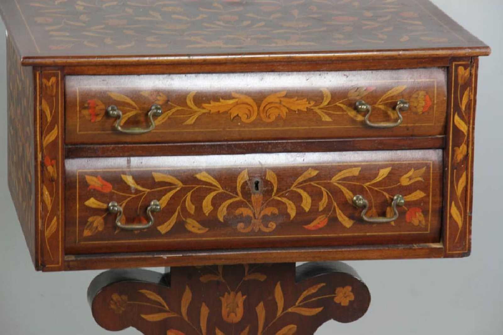 Dutch Empire Marquetry Stand in Mahogany and Fruitwood, circa 1840 In Good Condition For Sale In Billerica, MA