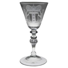 Niederländischer gravierter Wappenpokal mit Lichtbaluster, um 1755