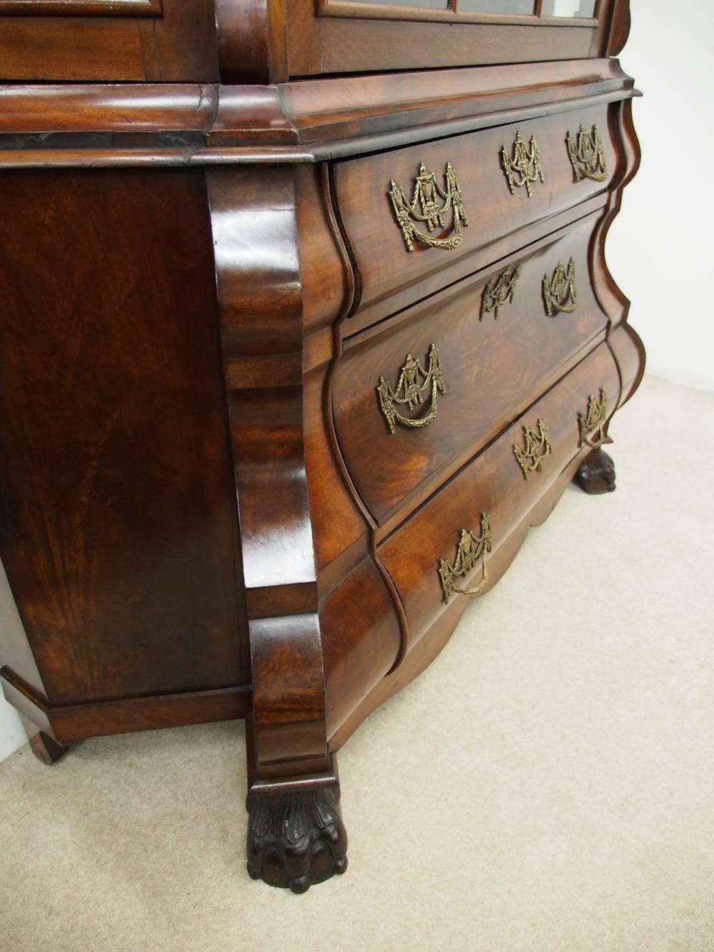 Dutch Figured Walnut Bombe-Front Bookcase, circa 1860 For Sale 3