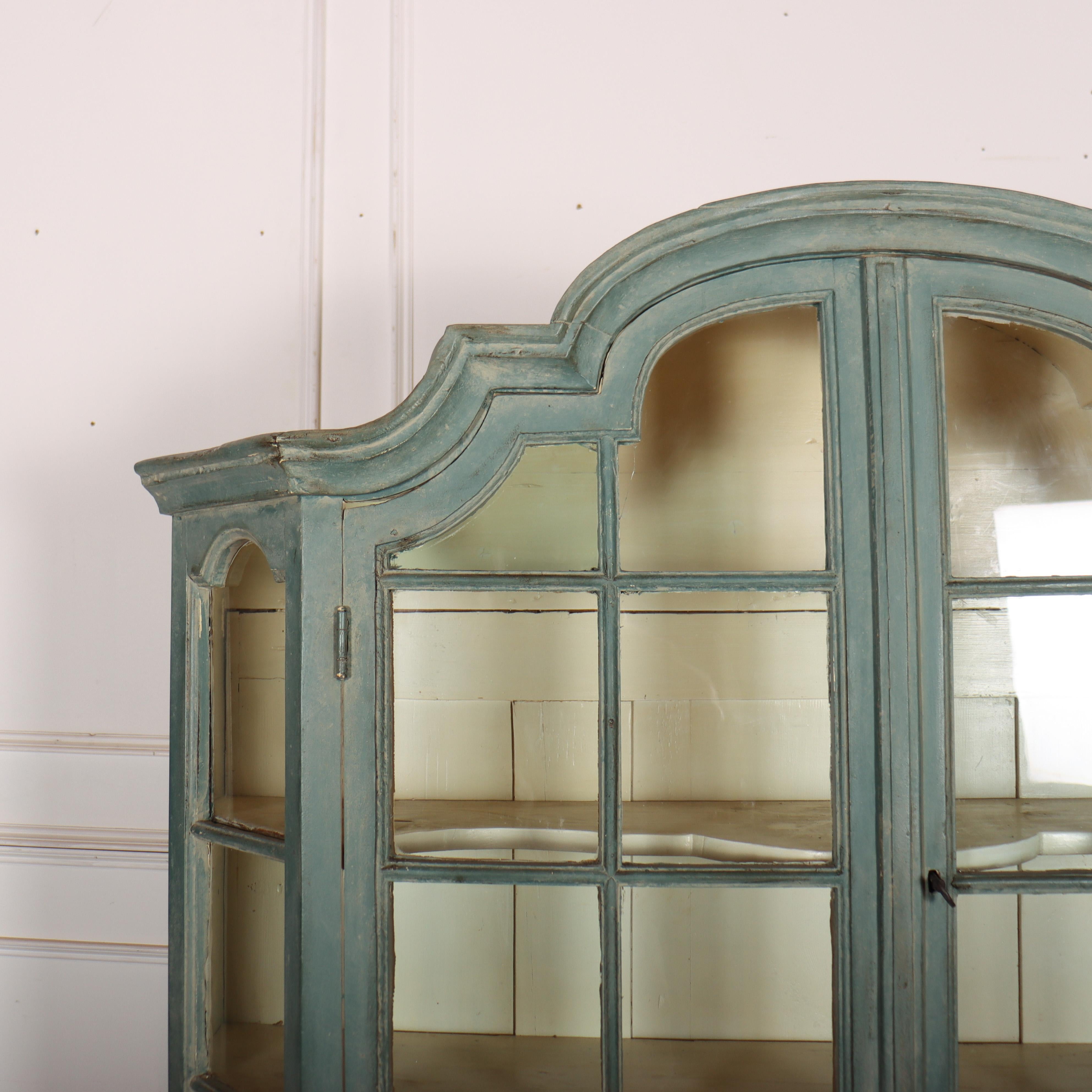 Kleiner holländischer bemalter und glasierter Kieferschrank aus dem frühen 19. 1810. 


Code: 9023

Abmessungen:
W: 50