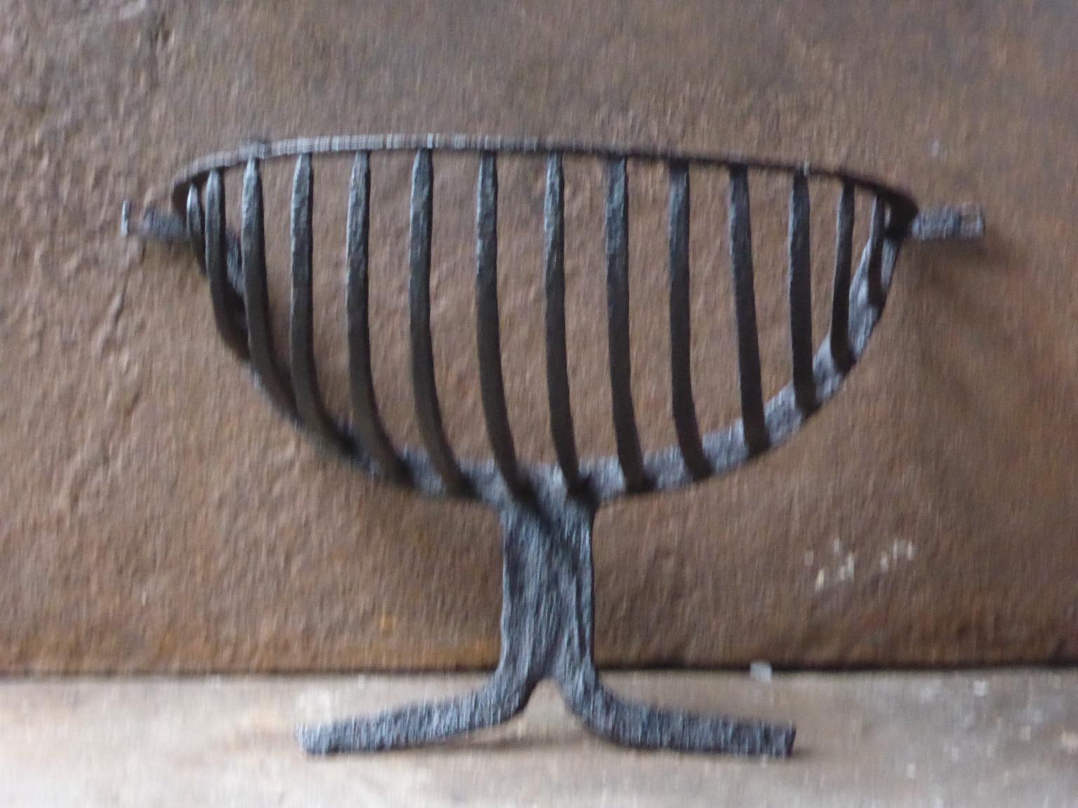 17th century Dutch Gothic fire grate. Made of beautifully forged wrought iron. The fire grate has a natural brown patina. Upon request it can be made black. The condition is good.







  