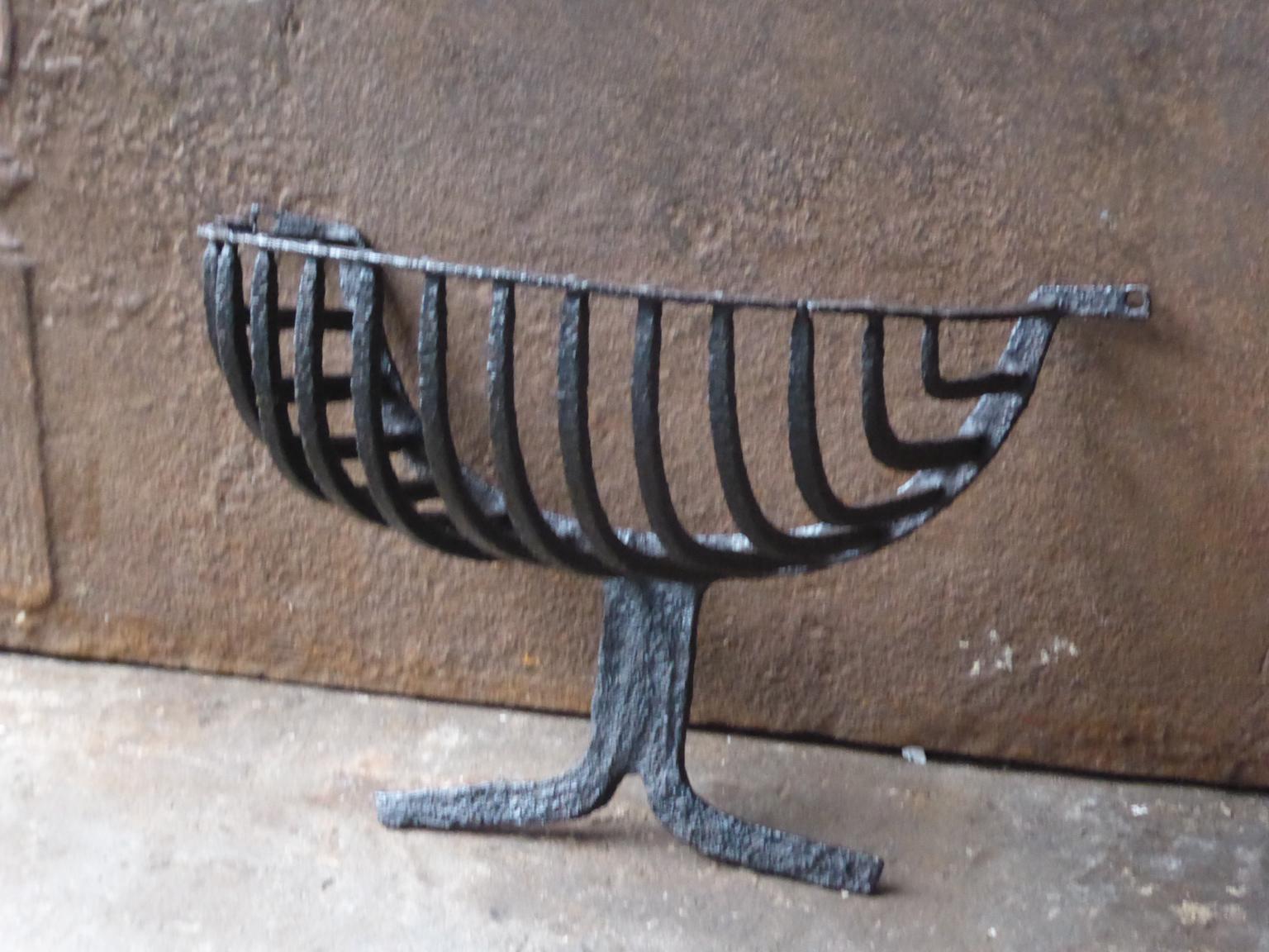 Dutch Gothic Fireplace Grate or Fire Basket, 17th Century In Good Condition For Sale In Amerongen, NL