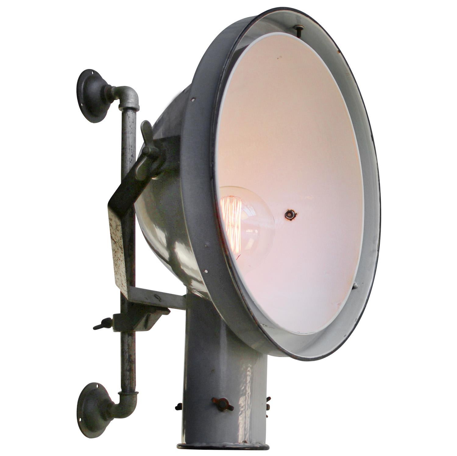 Dutch Gray Enamel and Cast Iron Wall Light by Philips, Holland In Good Condition For Sale In Amsterdam, NL