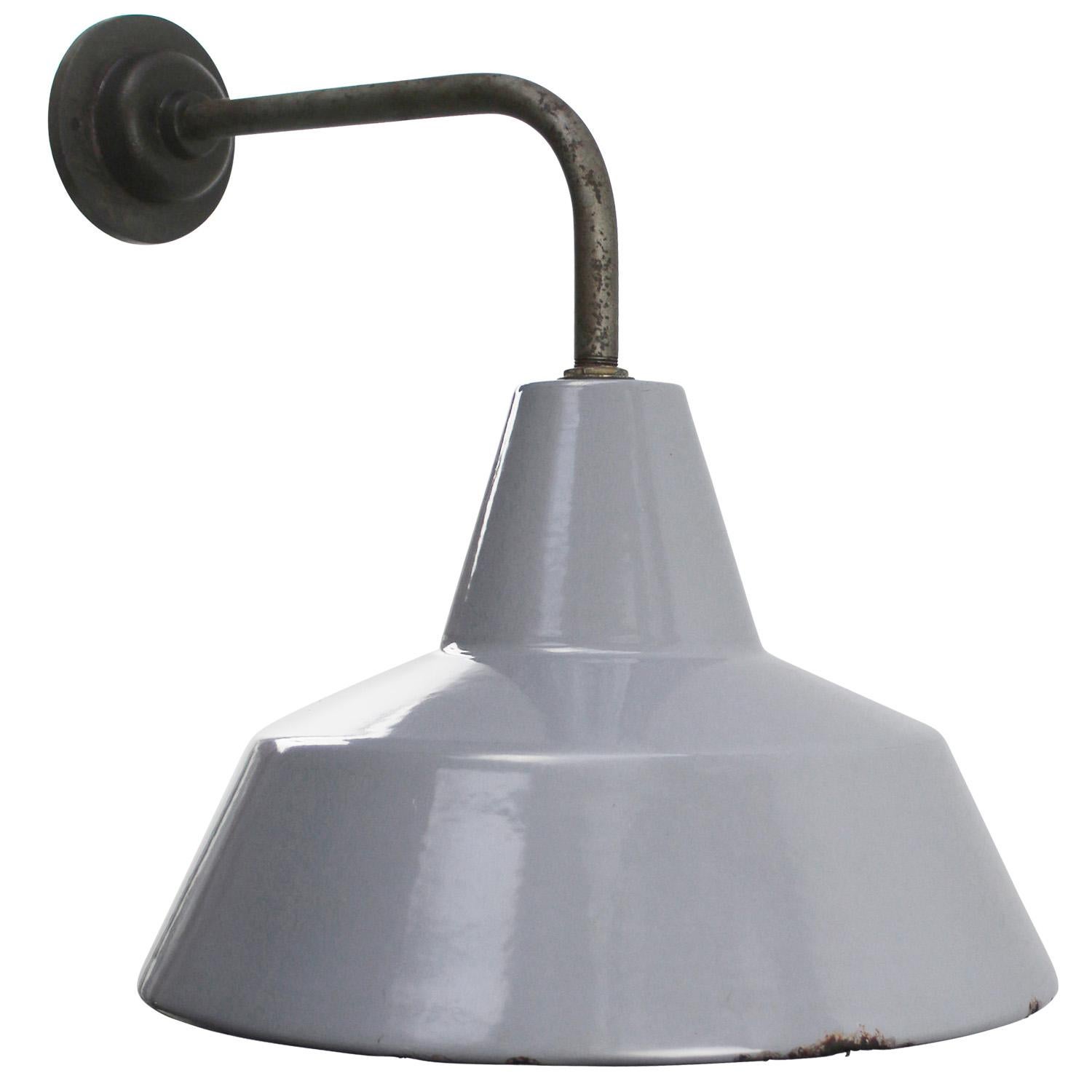 Dutch industrial wall lamp by Philips
grey enamel white interior

Diameter cast iron wall piece: 10.5 cm / 4 inches. 2 holes to secure

Weight: 2.20 kg / 4.9 lb

Priced per individual item. All lamps have been made suitable by international