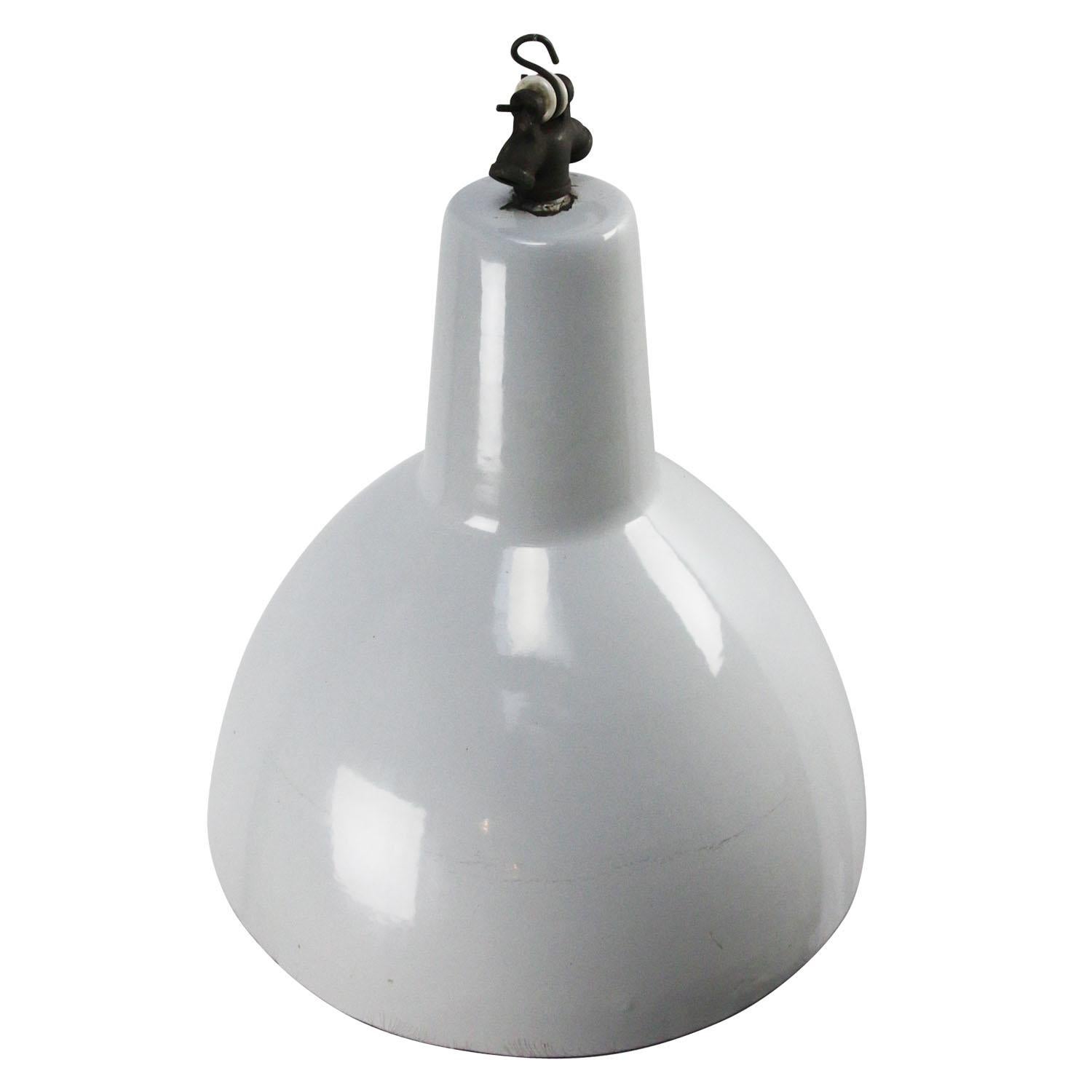 Dutch grey industrial factory light by Philips
Thick quality Enamel.
Used in warehouses and factories. 

E27/E26

Weight: 2.20 kg / 4.9 lb

Priced per individual item. All lamps have been made suitable by international standards for