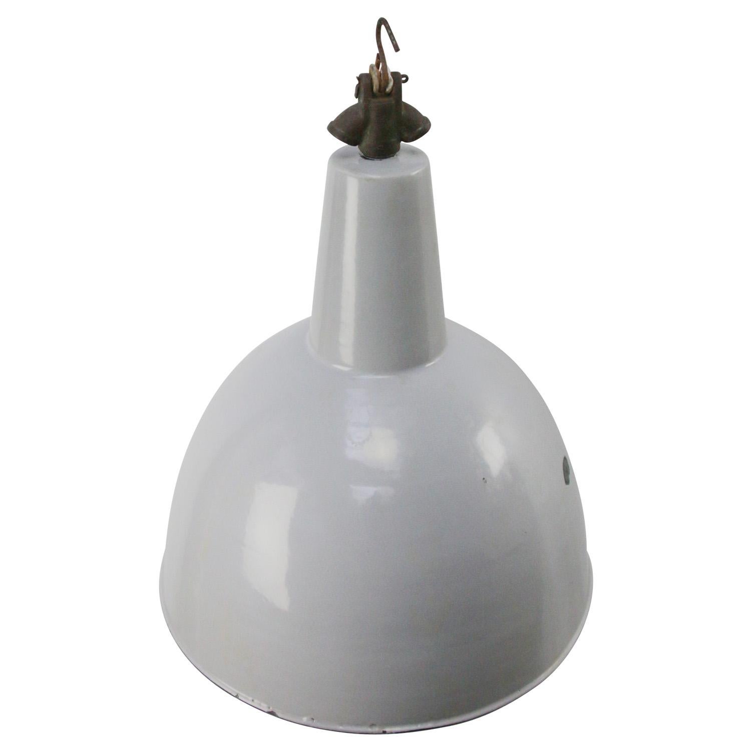 Dutch grey industrial factory light by Philips
Thick quality Enamel.
Used in warehouses and factories. 

E27/E26

Weight: 2.40 kg / 5.3 lb

Priced per individual item. All lamps have been made suitable by international standards for