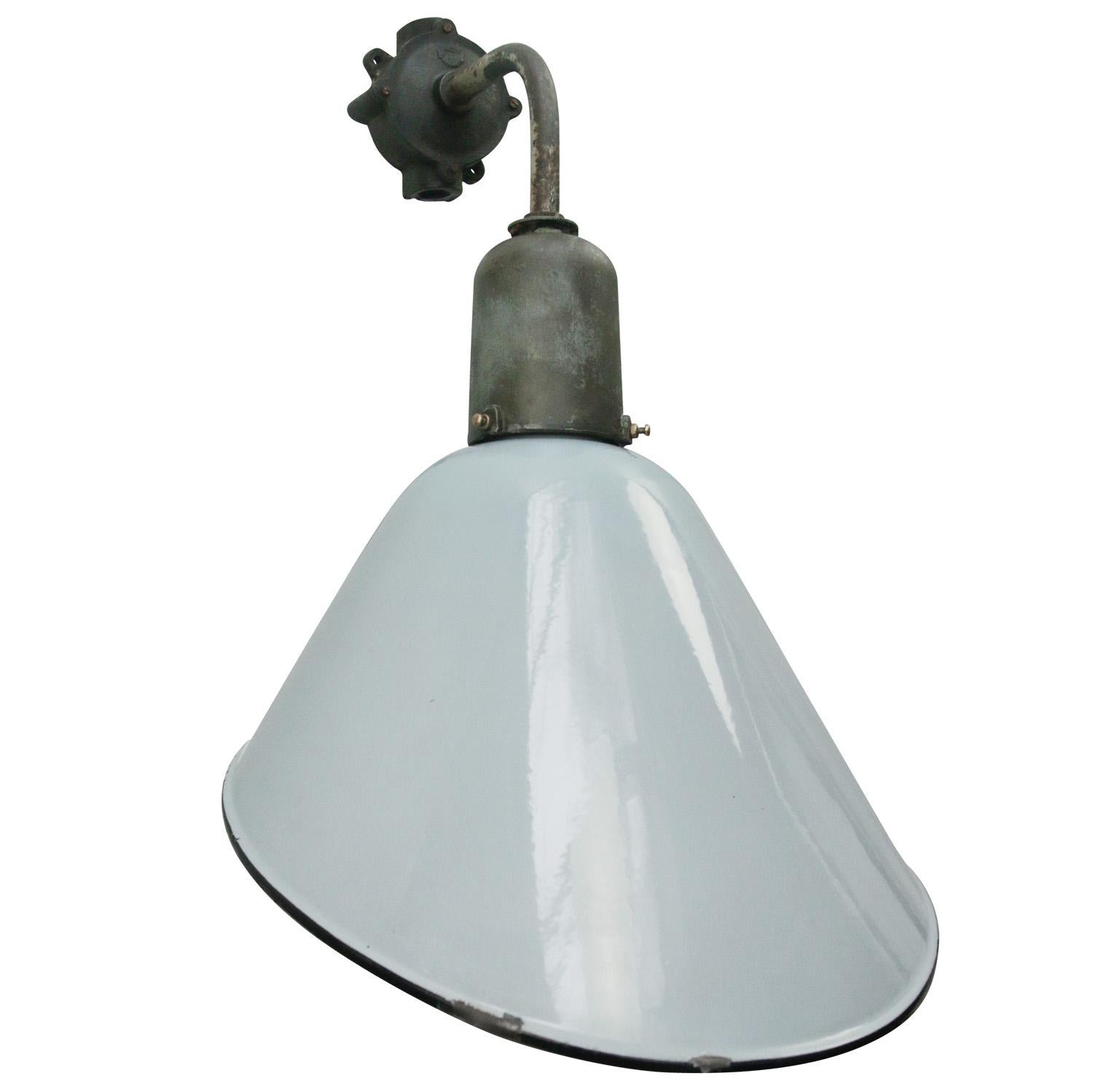 Dutch Gray Enamel Vintage Industrial Scone Wall Light In Good Condition For Sale In Amsterdam, NL