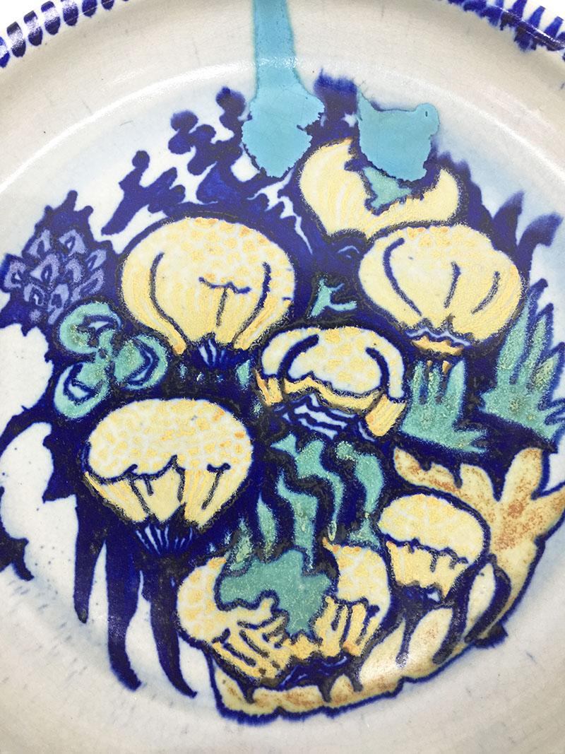 Art Deco, Dutch Hand-Turned and Painted Mushroom Plate from C.J. Lanooy, 1925 In Good Condition For Sale In Delft, NL