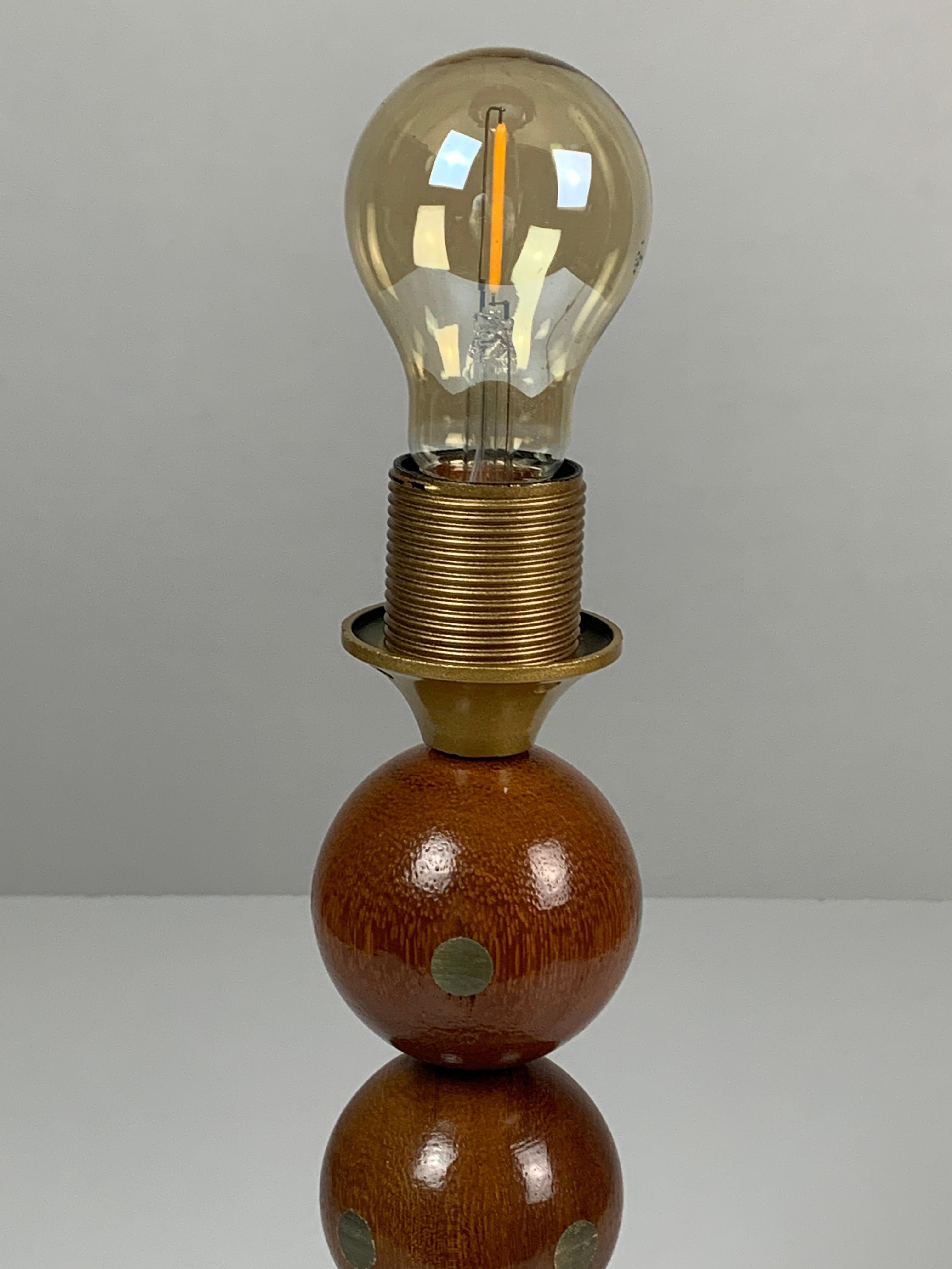 Fin du 20e siècle Lampe de table commémorative hollandaise en bois avec sphère en forme de boule, 1976 en vente