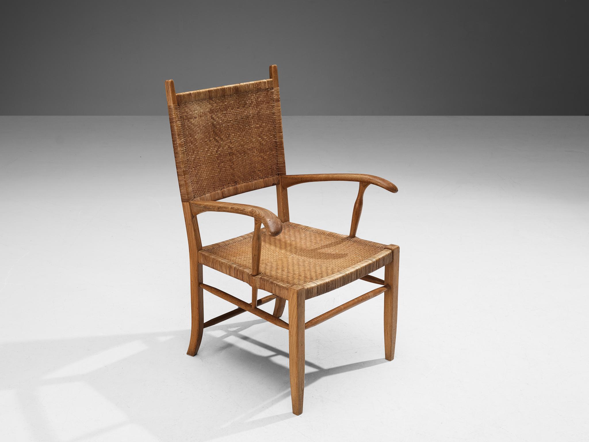 Fauteuil, frêne, rotin, Pays-Bas, années 1950.

Cet élégant fauteuil est doté d'une structure en bois de frêne chaleureux. Le dossier haut et majestueux rend ce meuble très remarquable. Le dossier est garni de canne tressée et se marie bien avec la