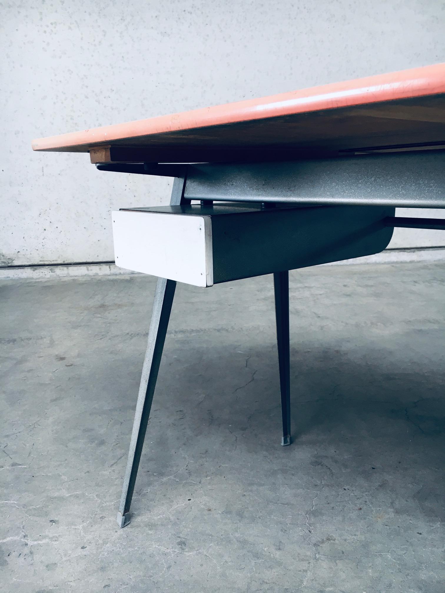 Dutch Industrial Design Desk by Wim Rietveld for Ahrend De Cirkel, 1960's For Sale 5