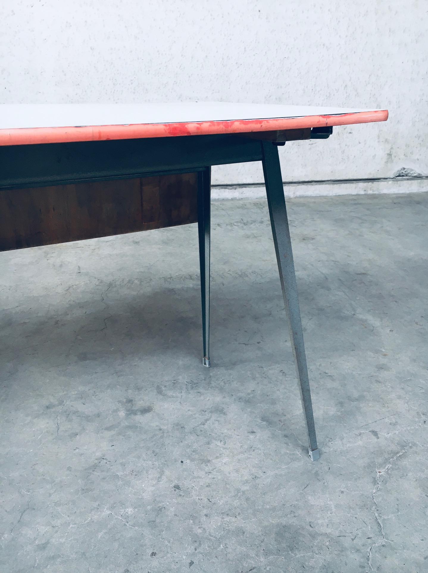 Dutch Industrial Design Desk by Wim Rietveld for Ahrend De Cirkel, 1960's For Sale 10