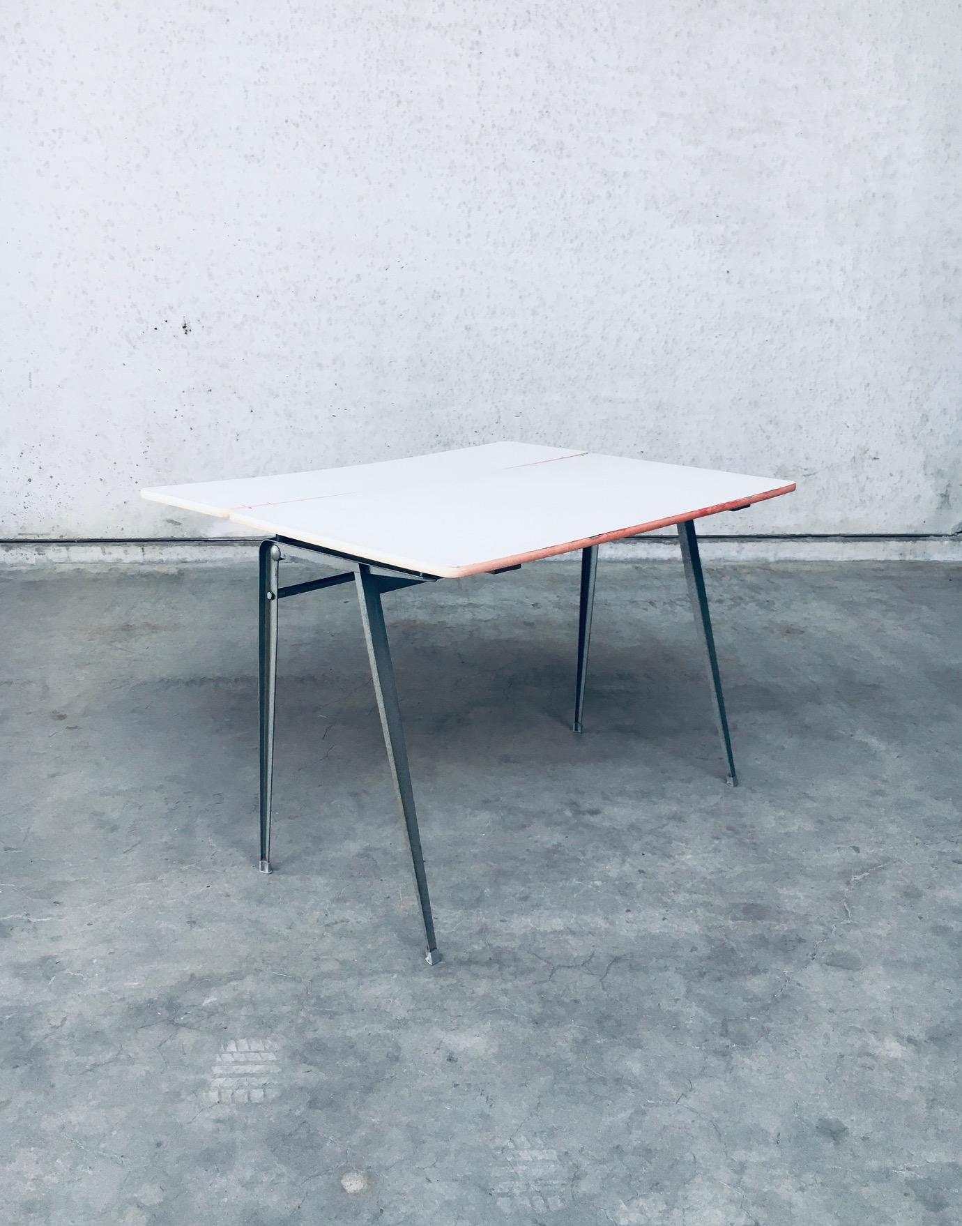 Dutch Industrial Design Desk by Wim Rietveld for Ahrend De Cirkel, 1960's In Good Condition For Sale In Oud-Turnhout, VAN
