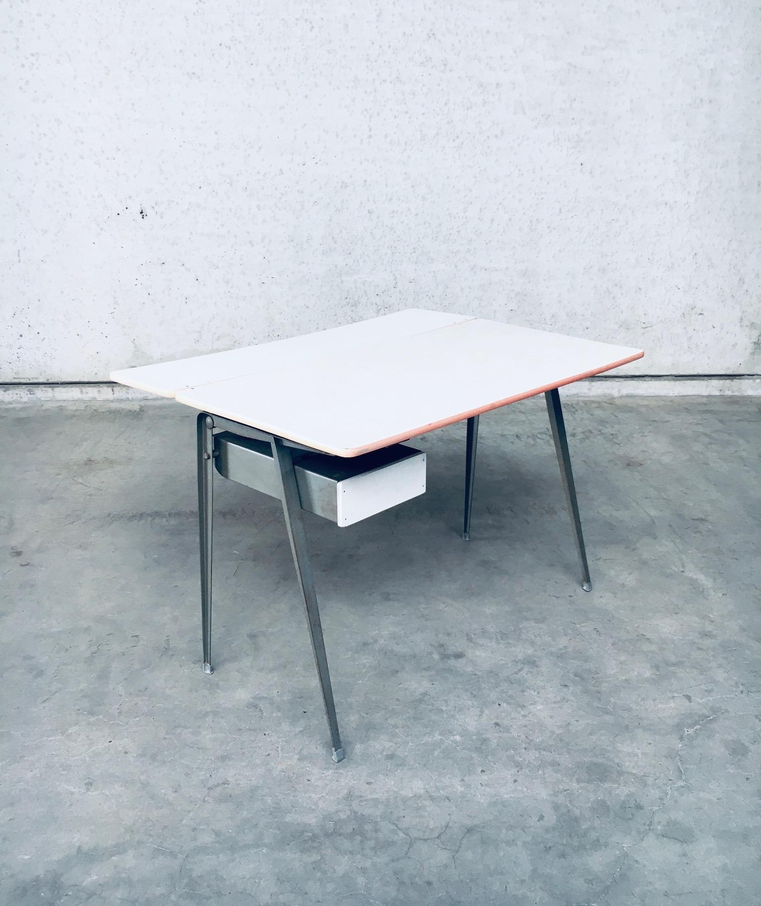 Niederländischer Schreibtisch im Industriedesign von Wim Rietveld für Ahrend De Cirkel, 1960er Jahre (Mitte des 20. Jahrhunderts) im Angebot