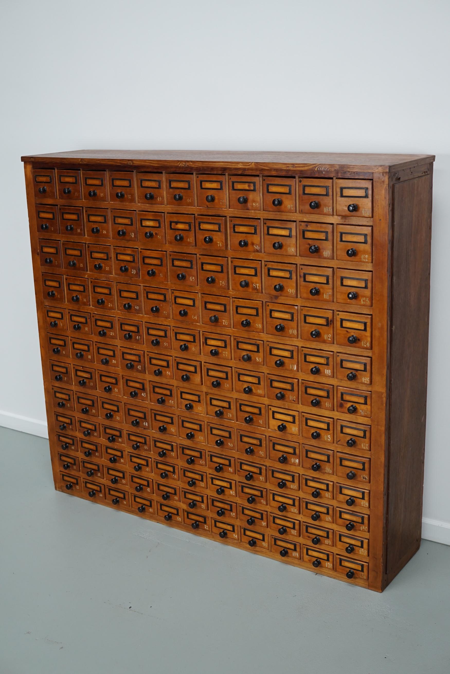 Dutch Industrial Pine Apothecary / Workshop Cabinet, circa 1930s In Good Condition For Sale In Nijmegen, NL