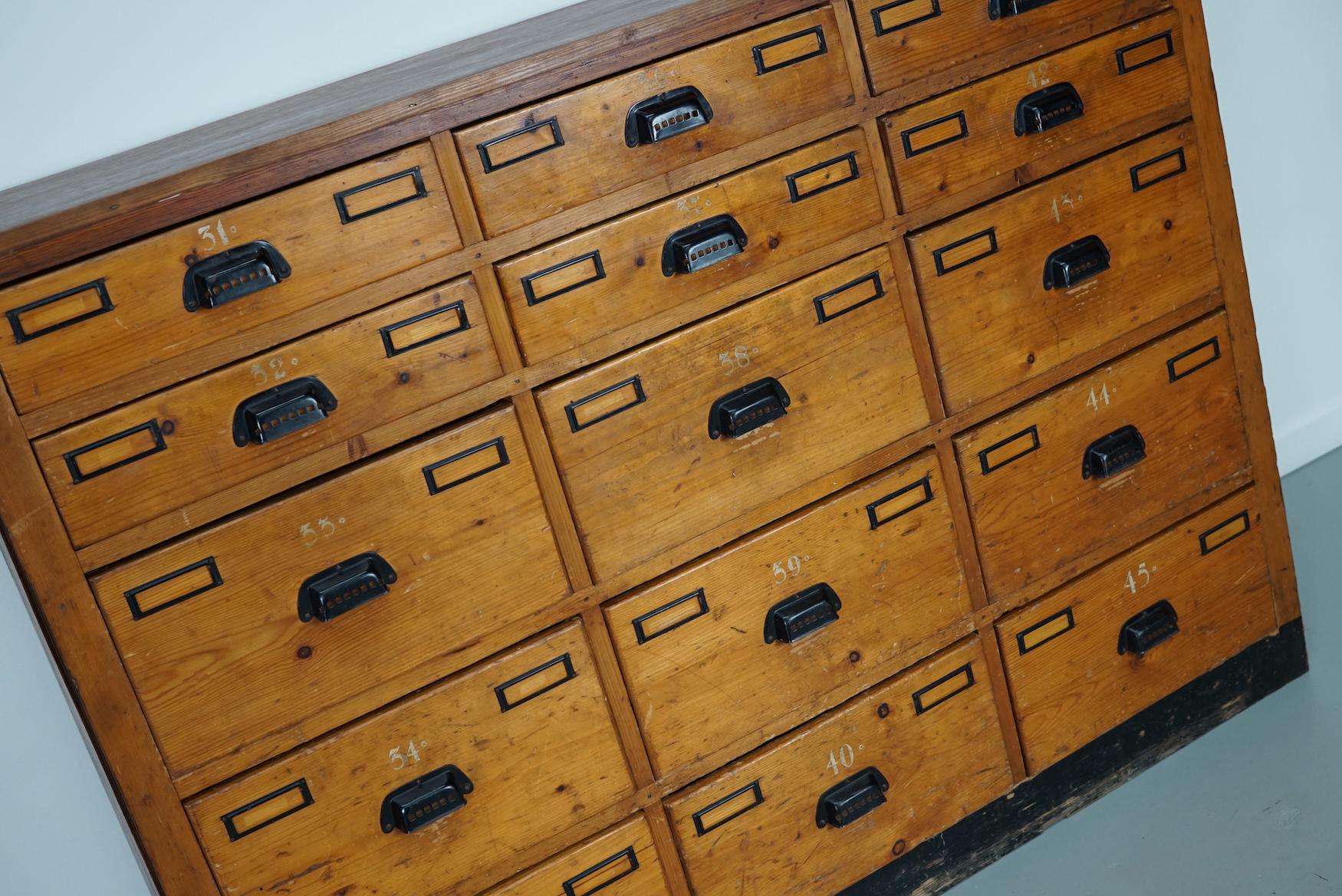 Dutch Industrial Pine Apothecary / Workshop Cabinet, circa 1930s In Good Condition For Sale In Nijmegen, NL
