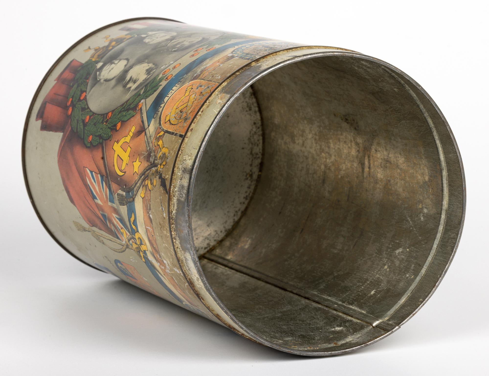 Dutch Je Maintiendrai World War Two Peace Biscuit Tin In Good Condition For Sale In Bishop's Stortford, Hertfordshire
