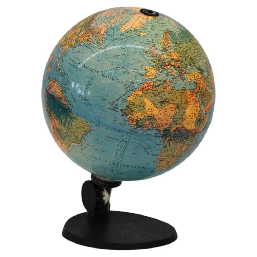 Dutch-Language World Globe Table Lamp with Pin-Point Light, Black Metal Base For Sale