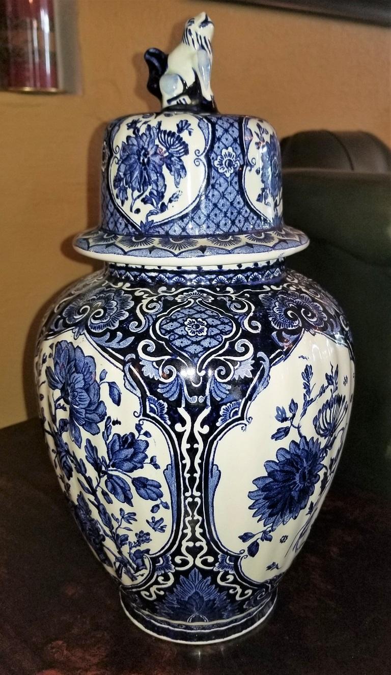 Gorgeous 20th century Dutch large Boch delft foo dog royal sphinx lidded vase or urn.

Dutch delft Pottery from the well known and desirable maker – Boch for Royal Sphinx.

This is a large baluster shaped vase complete with its lidded cover with