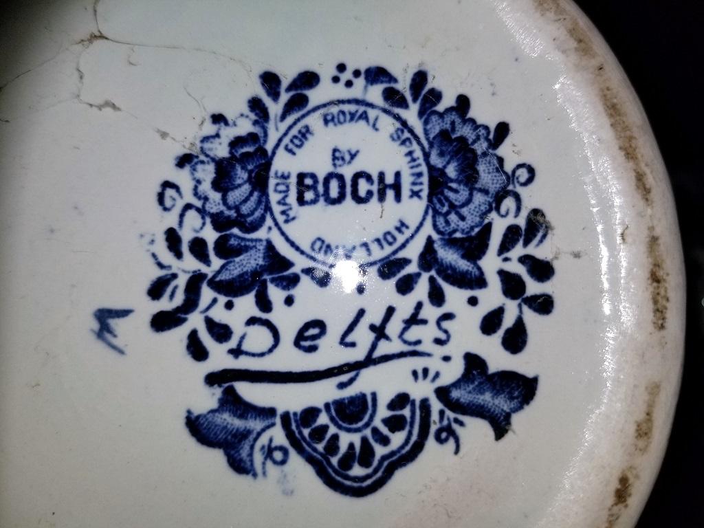 Dutch Large Boch Delft Foo Dog Royal Sphinx Lidded Vase or Urn In Excellent Condition In Dallas, TX