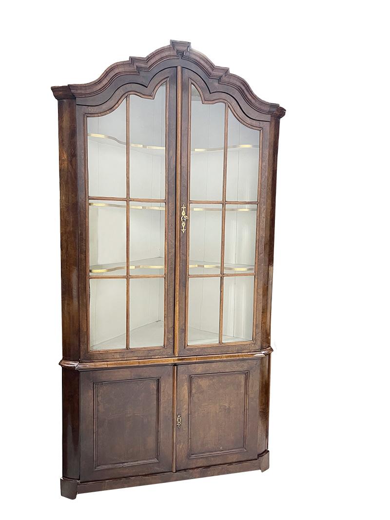 Dutch large corner display cabinet, ca 1780-1800

A beautiful corner cabinet with a top section with 2 glass doors to display beautiful objects. Some shelves on the inside, beautifully rounded with gold paint on the edges. Slots in the shelves to