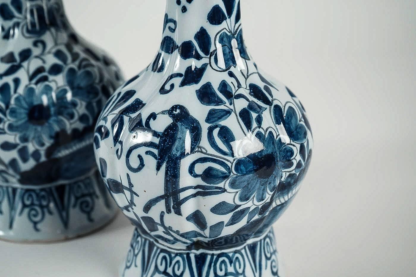 Hand-Painted Dutch Late 17th Century, Delft Faience Pair of Gourd-Shaped Vases, circa 1700