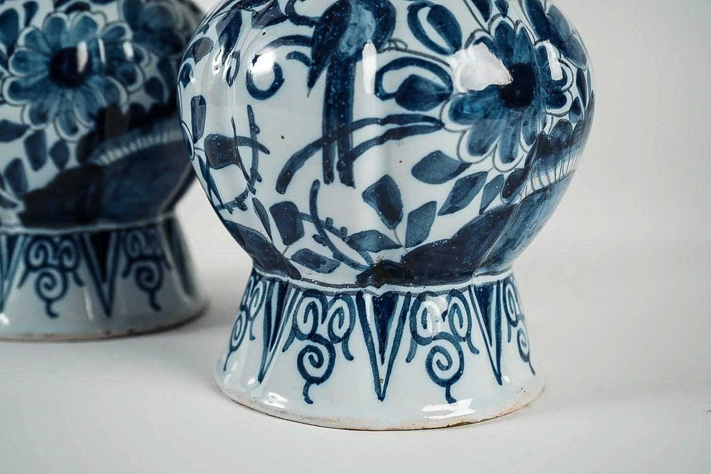 Dutch Late 17th Century, Delft Faience Pair of Gourd-Shaped Vases, circa 1700 In Excellent Condition In Saint Ouen, FR