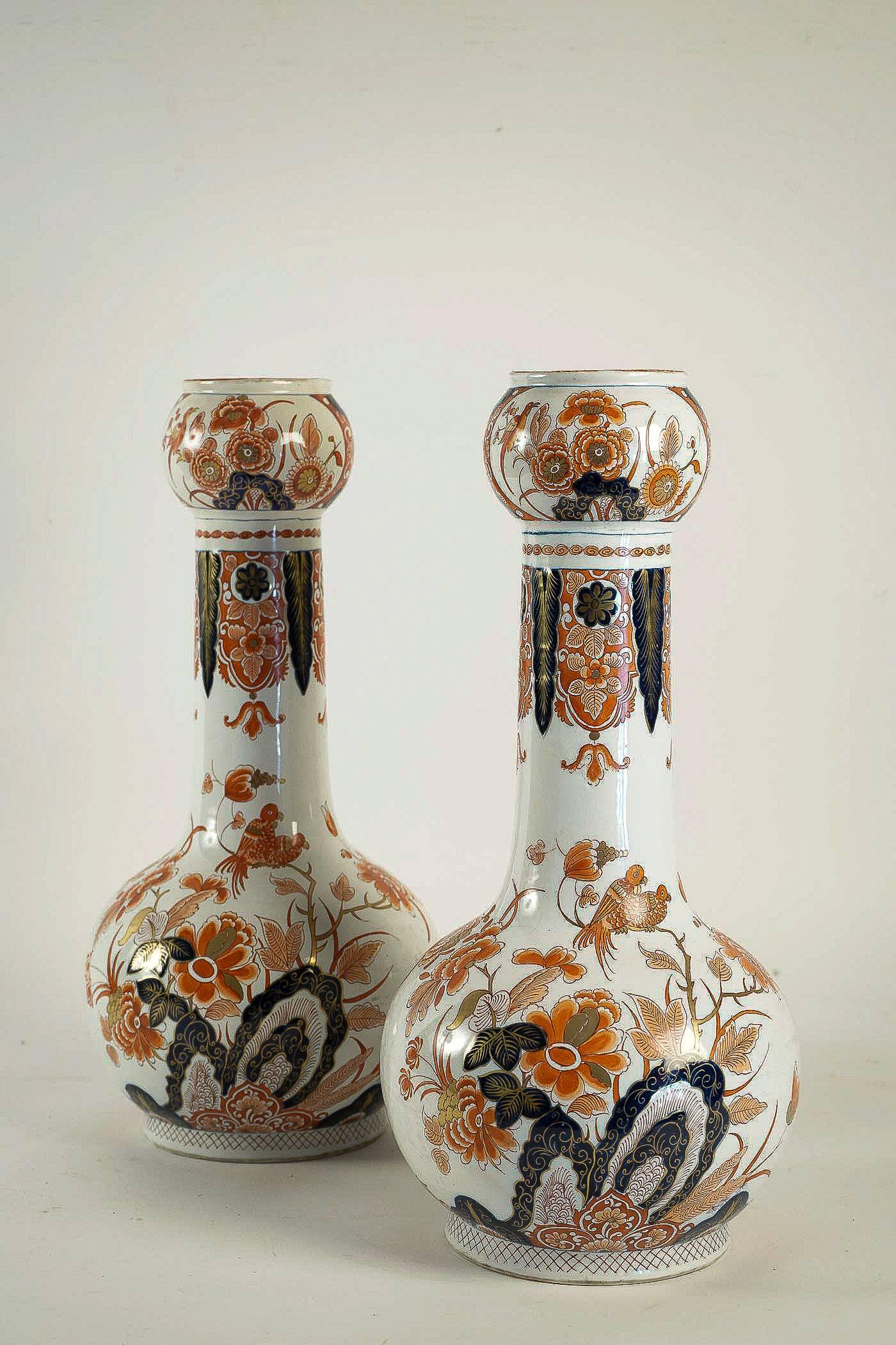 Dutch Late-18th Century, Polychrome Delft Faience Pair of Gourd-Shaped Vases For Sale 8