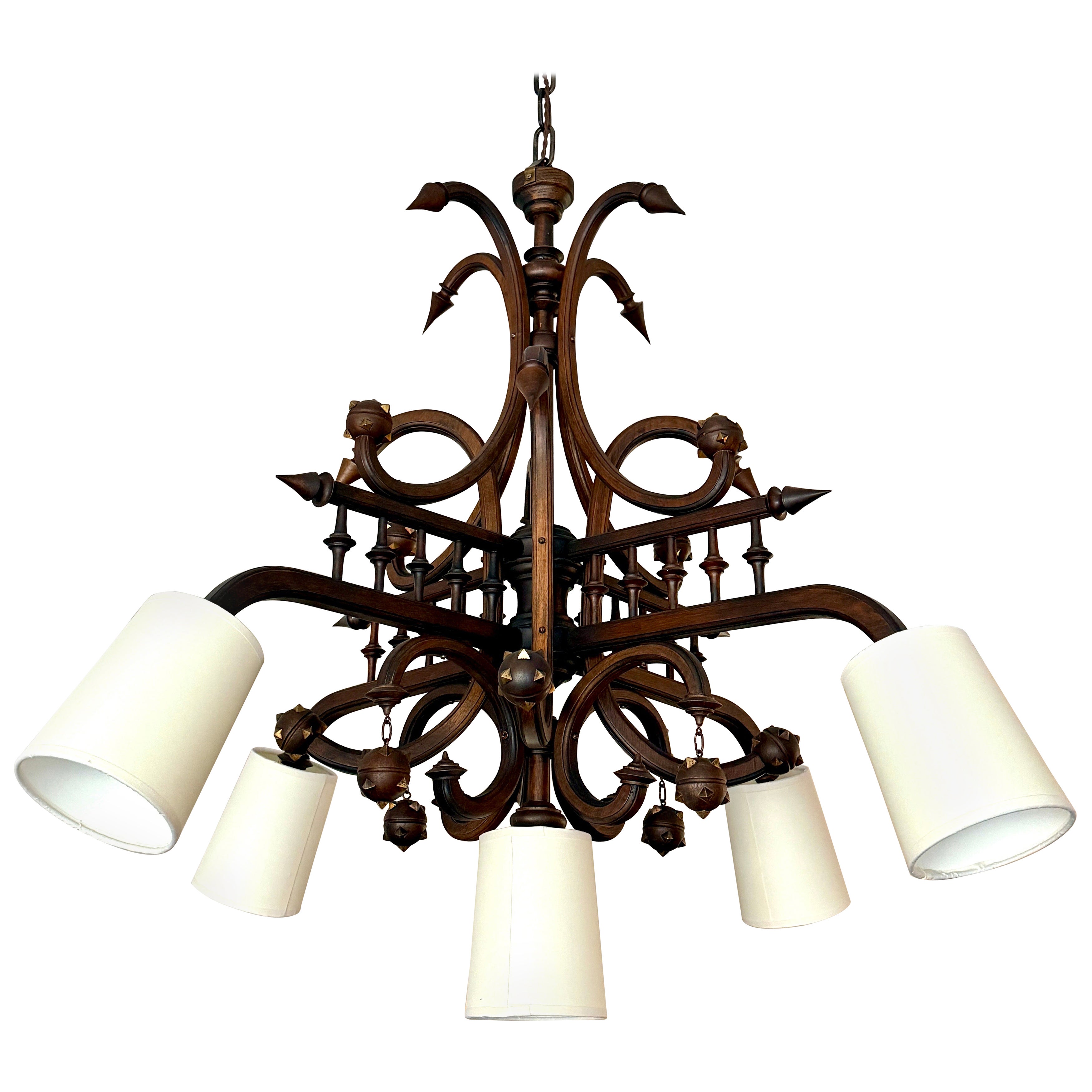 Lustre hollandais en bois sculpté de la fin du C.I.C., 5 lumières
