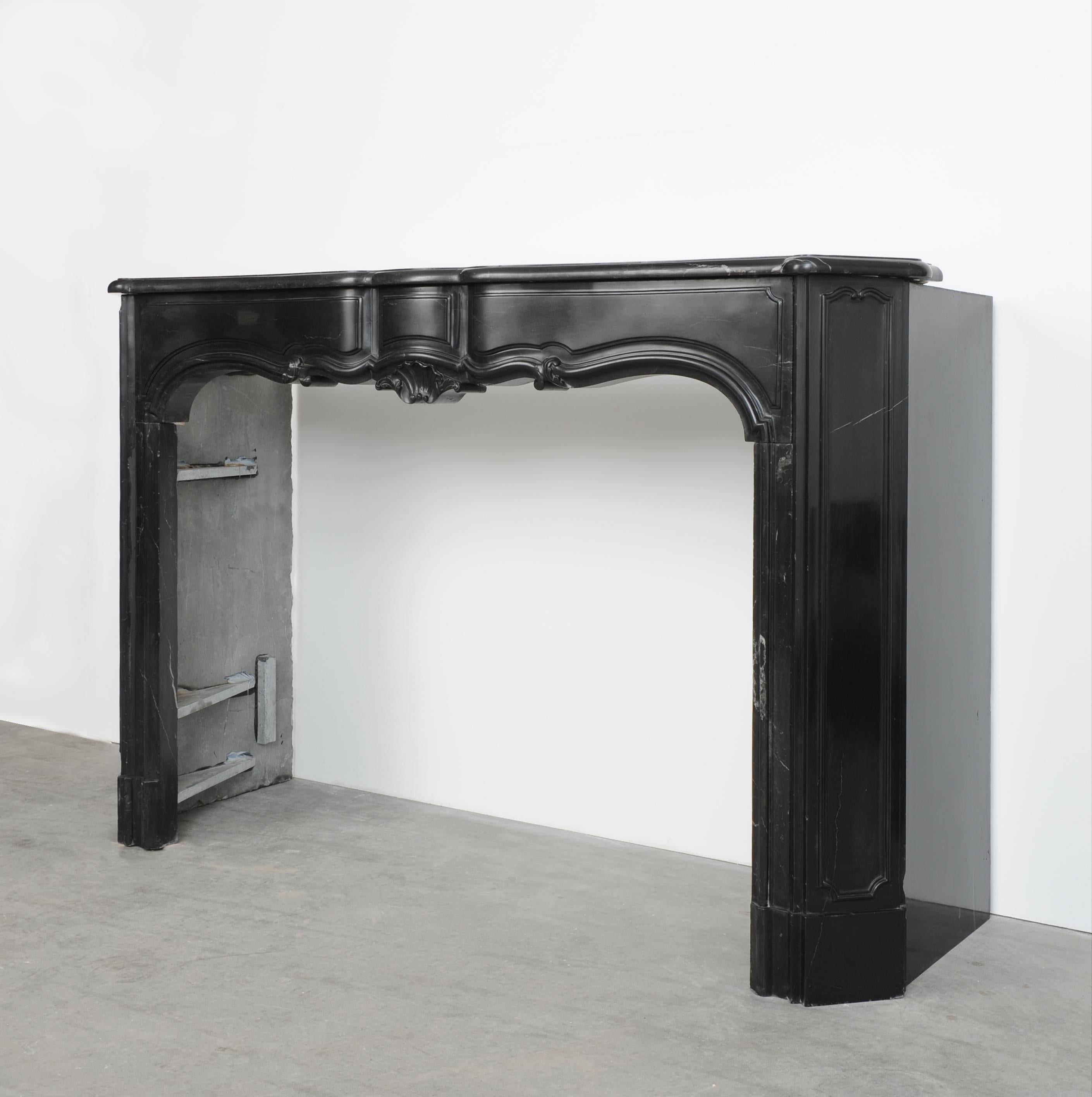 Repisa de chimenea Luis XV holandesa, ca. 1760 en venta 10