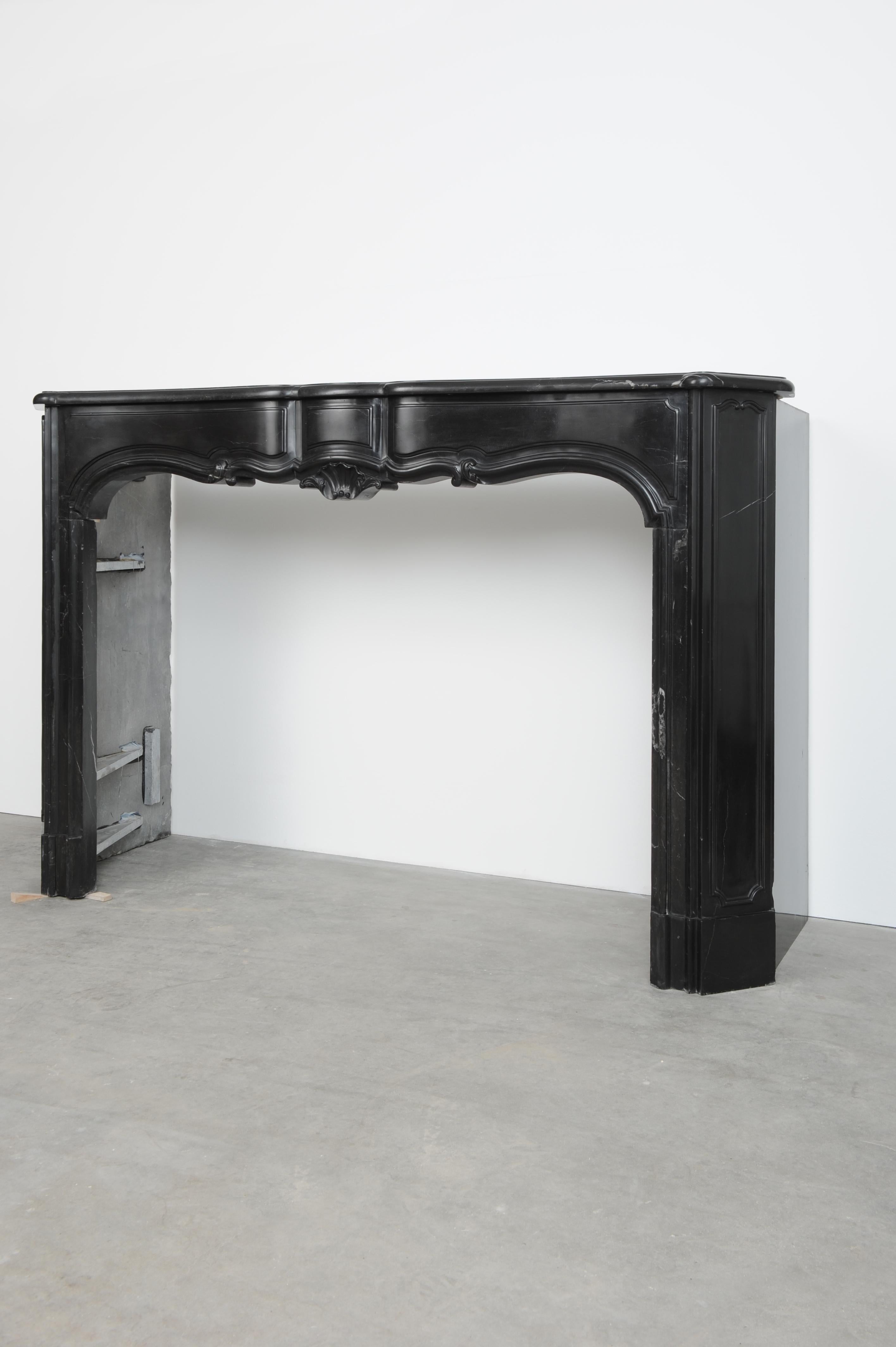 Repisa de chimenea Luis XV holandesa, ca. 1760 Francés en venta
